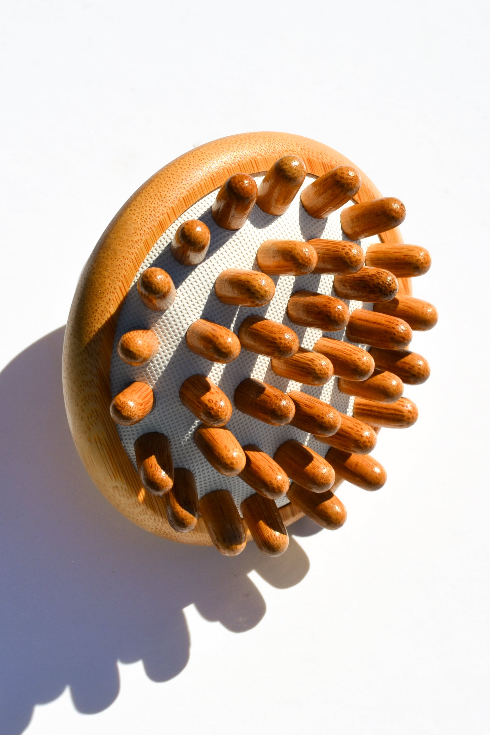 Pretty farm girl Bamboo Stimulating Scalp Massager — detail close-up