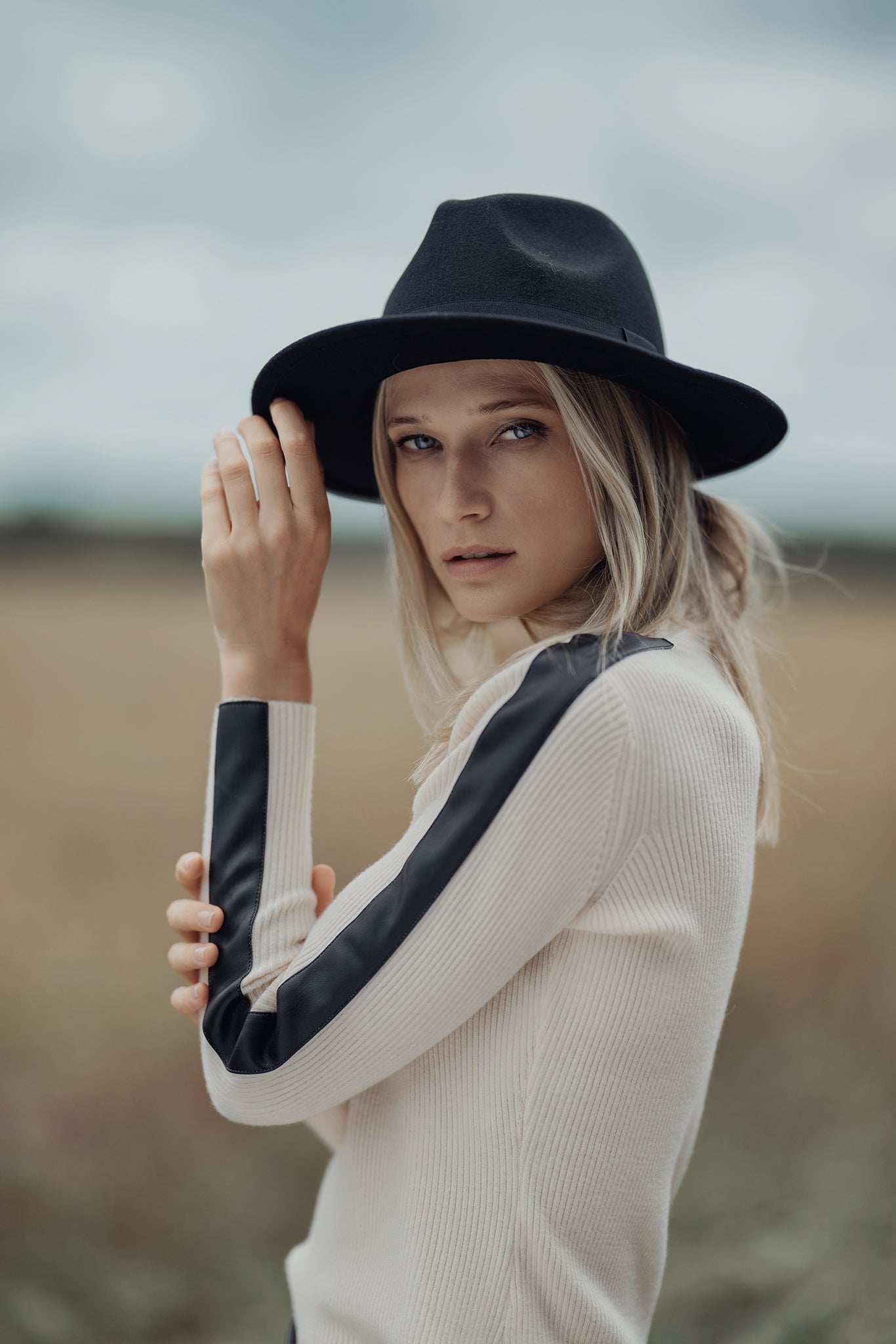 Sweaters & Knits