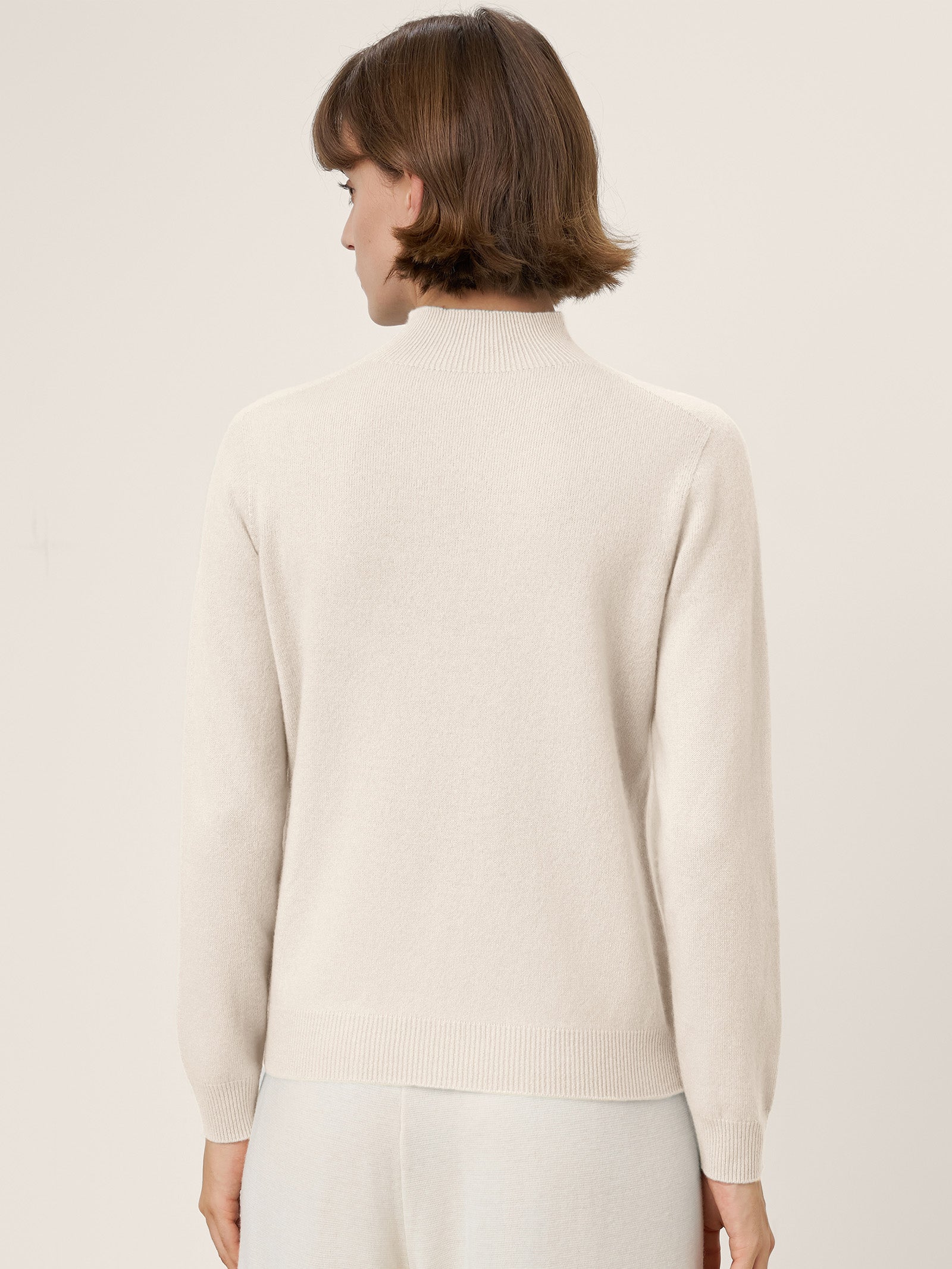 LINTICO Premium Cashmere Blend Hand-Finished Seamless Mock Neck Ribbed Sweater RHEA — detail close-up