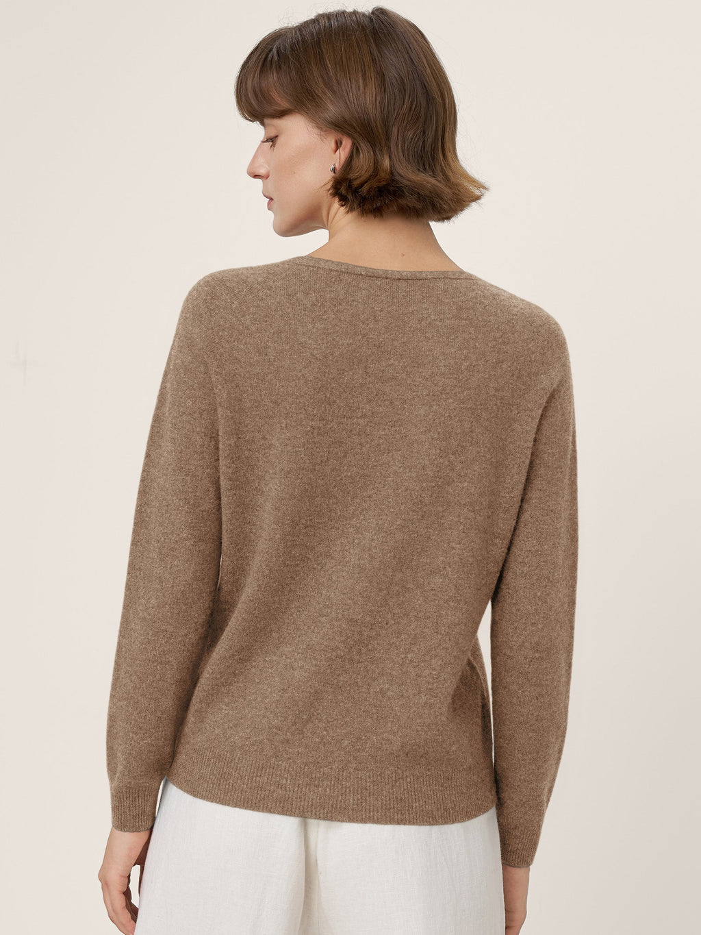 LINTICO Premium Cashmere Blend Hand-Finished Seamless V-Neck Sweater SURI — feature highlight