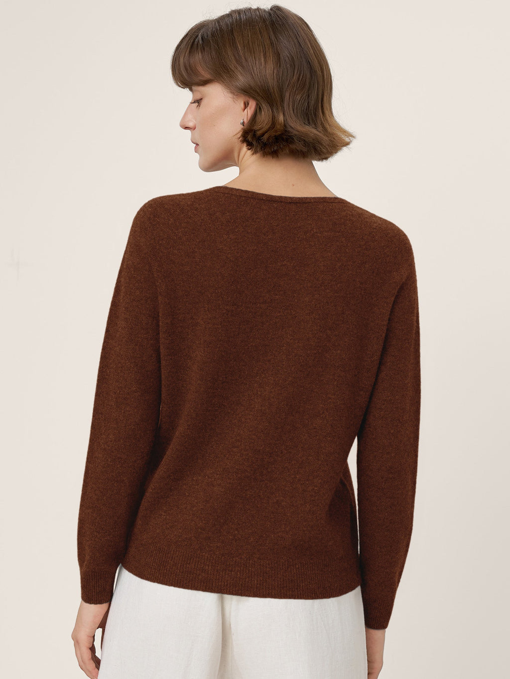 LINTICO Premium Cashmere Blend Hand-Finished Seamless V-Neck Sweater SURI — main product shot