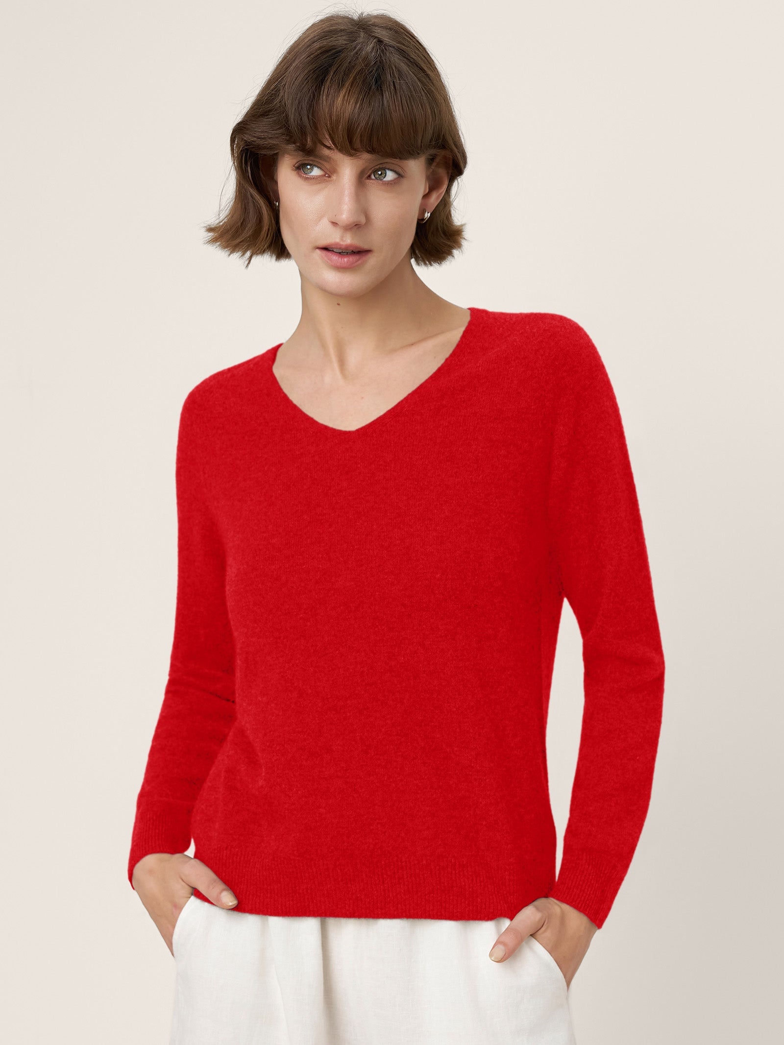 LINTICO Premium Cashmere Blend Hand-Finished Seamless V-Neck Sweater SURI — detail shot 9