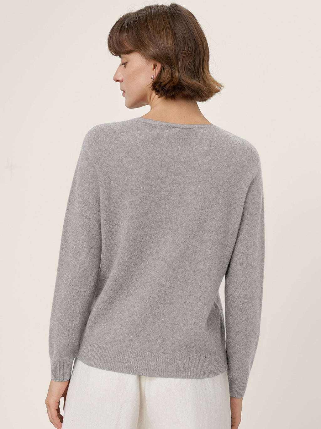 LINTICO Premium Cashmere Blend Hand-Finished Seamless V-Neck Sweater SURI — fabric or material detail