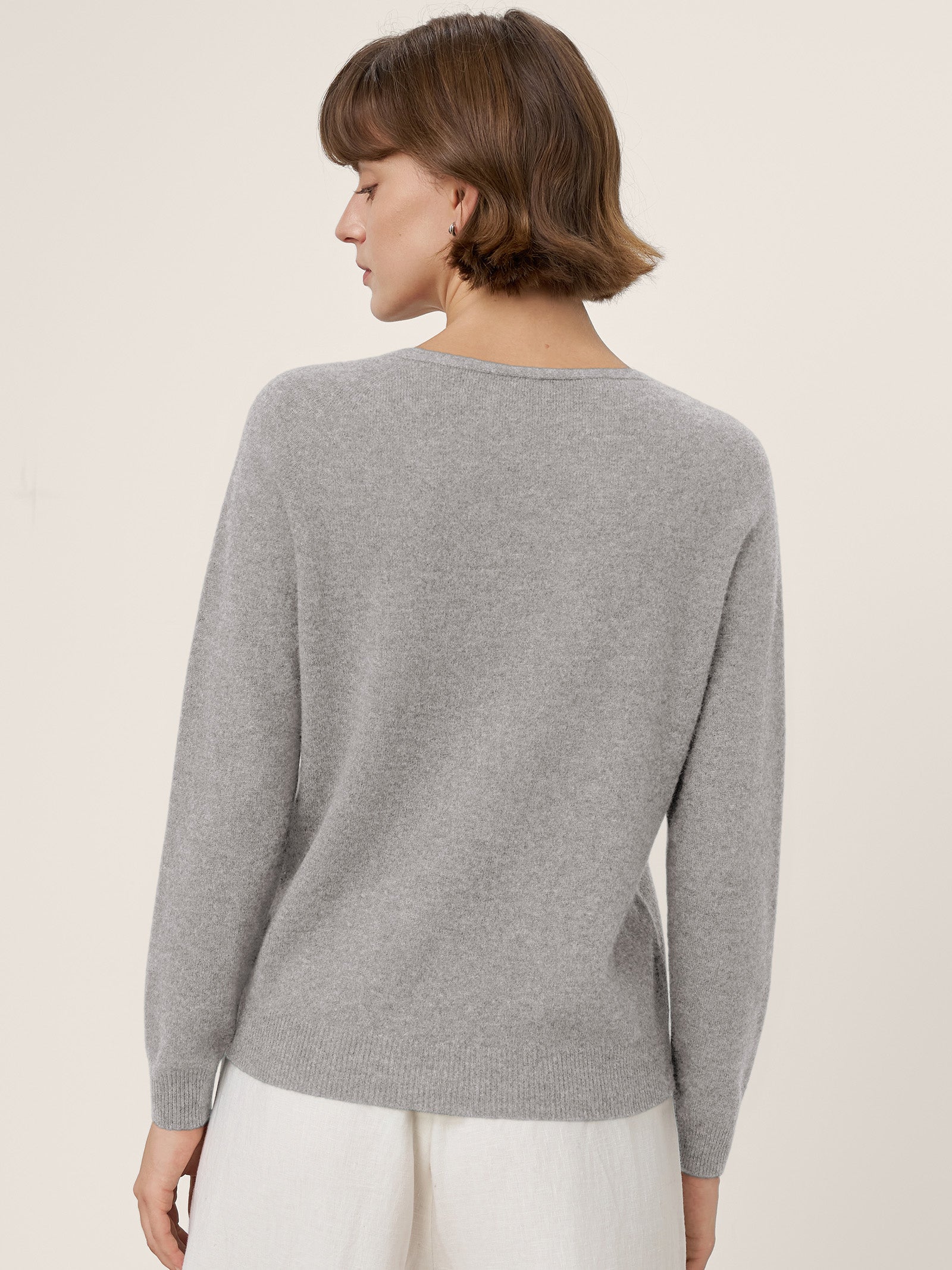 LINTICO Premium Cashmere Blend Hand-Finished Seamless V-Neck Sweater SURI — fabric or material detail