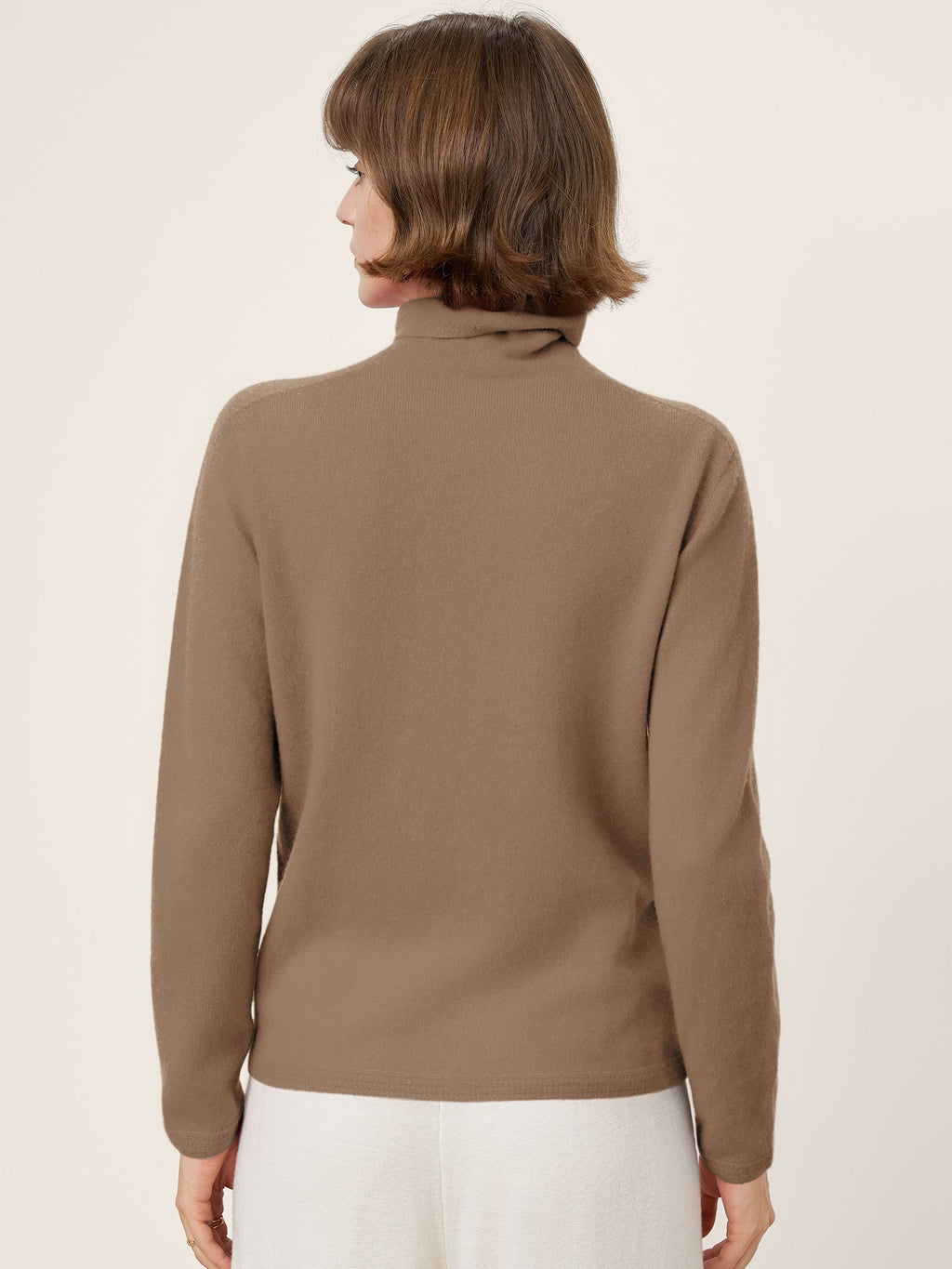 LINTICO Premium Cashmere Blend Hand-Finished Seamless Turtleneck Knit Top TOVE — detail close-up