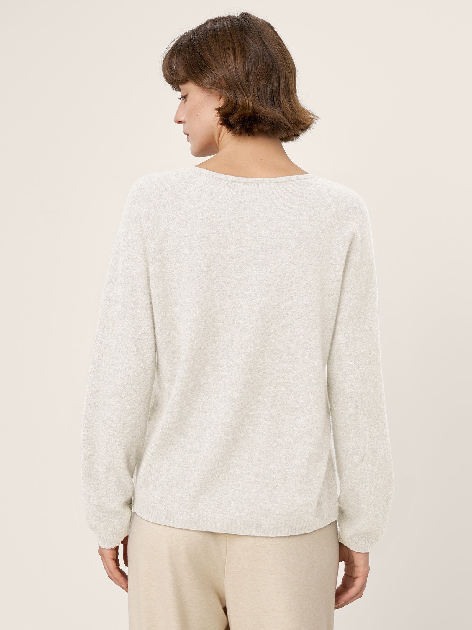 LINTICO Mongolian Cashmere & Mulberry Silk Seamless Ribbed Trim V-Neck Sweater TESSA — product on model