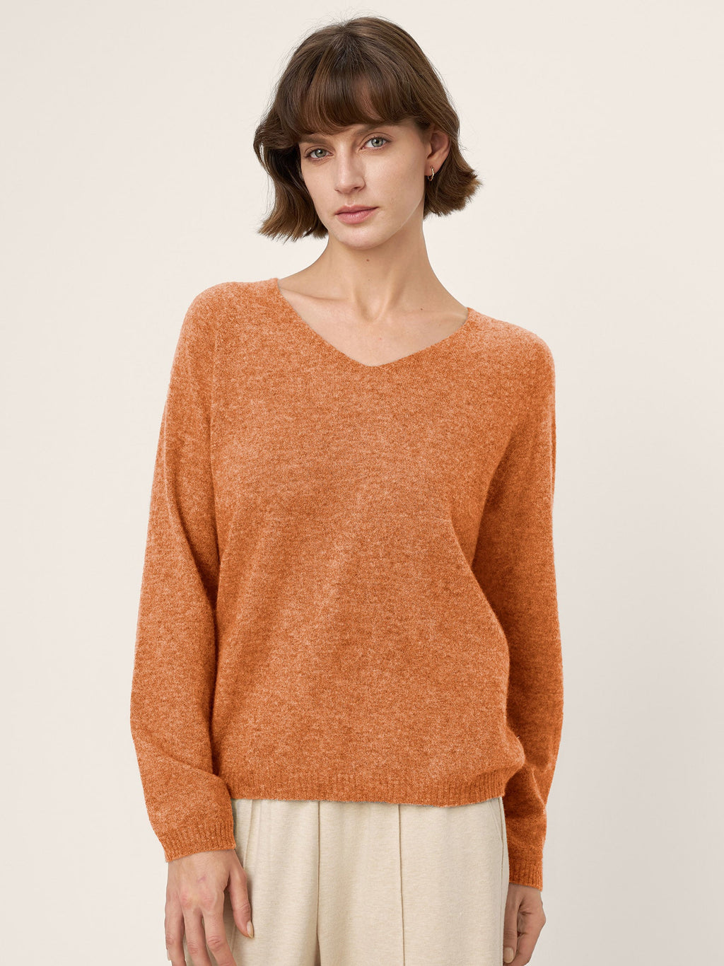 LINTICO Mongolian Cashmere & Mulberry Silk Seamless Ribbed Trim V-Neck Sweater TESSA — detail close-up