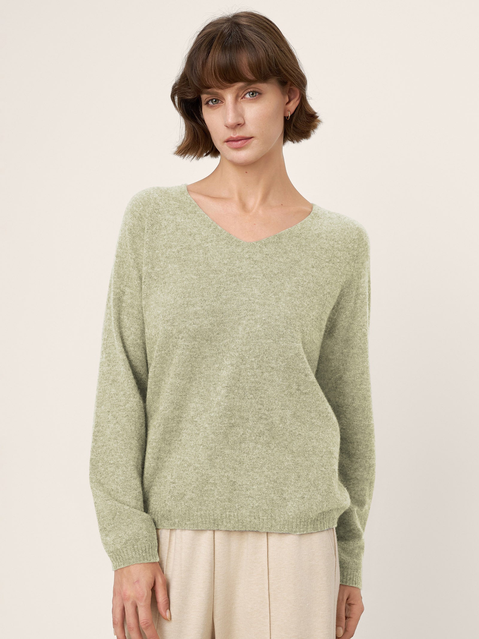 LINTICO Mongolian Cashmere & Mulberry Silk Seamless Ribbed Trim V-Neck Sweater TESSA — detail shot 9