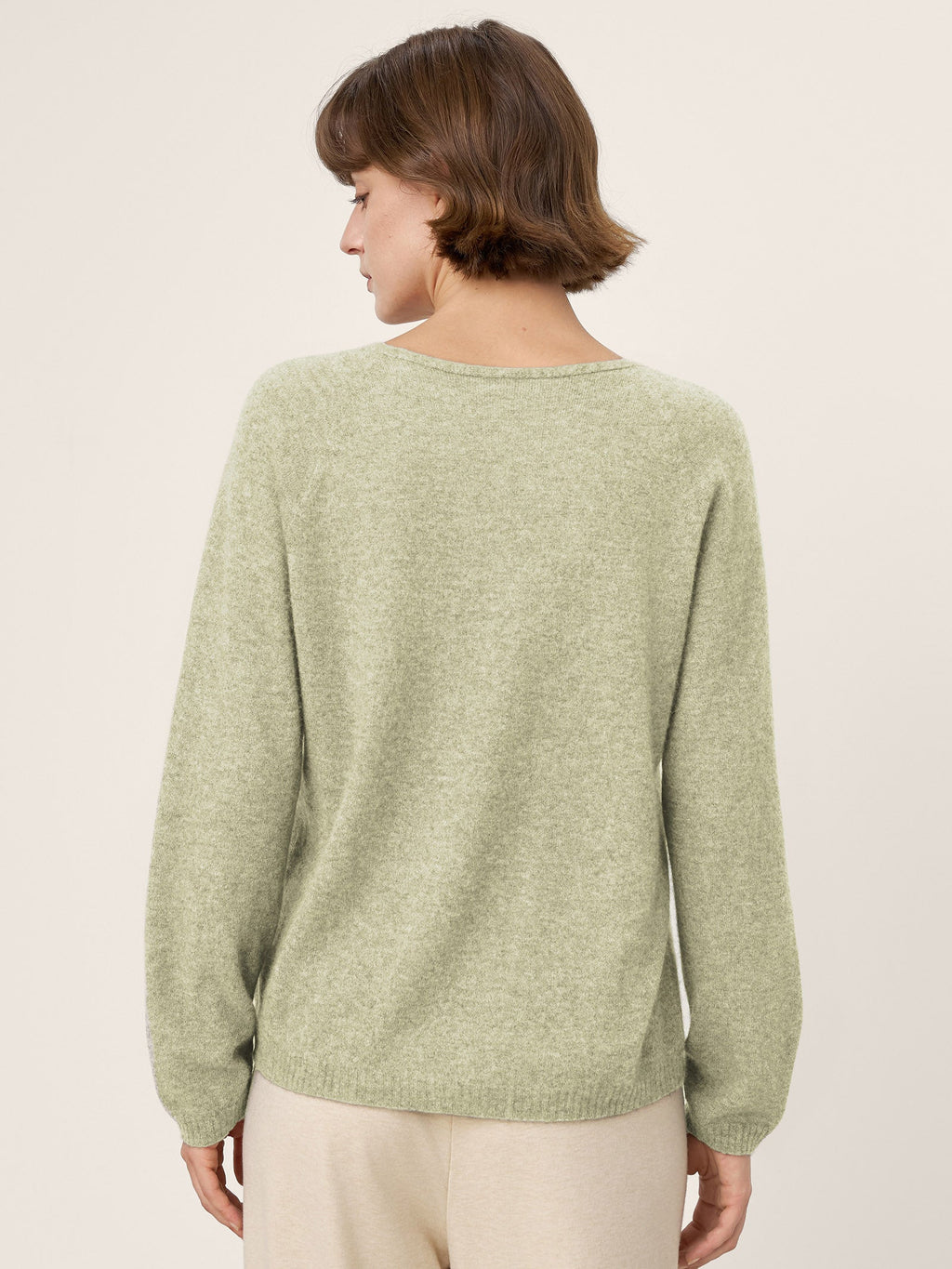 LINTICO Mongolian Cashmere & Mulberry Silk Seamless Ribbed Trim V-Neck Sweater TESSA — detail shot 10