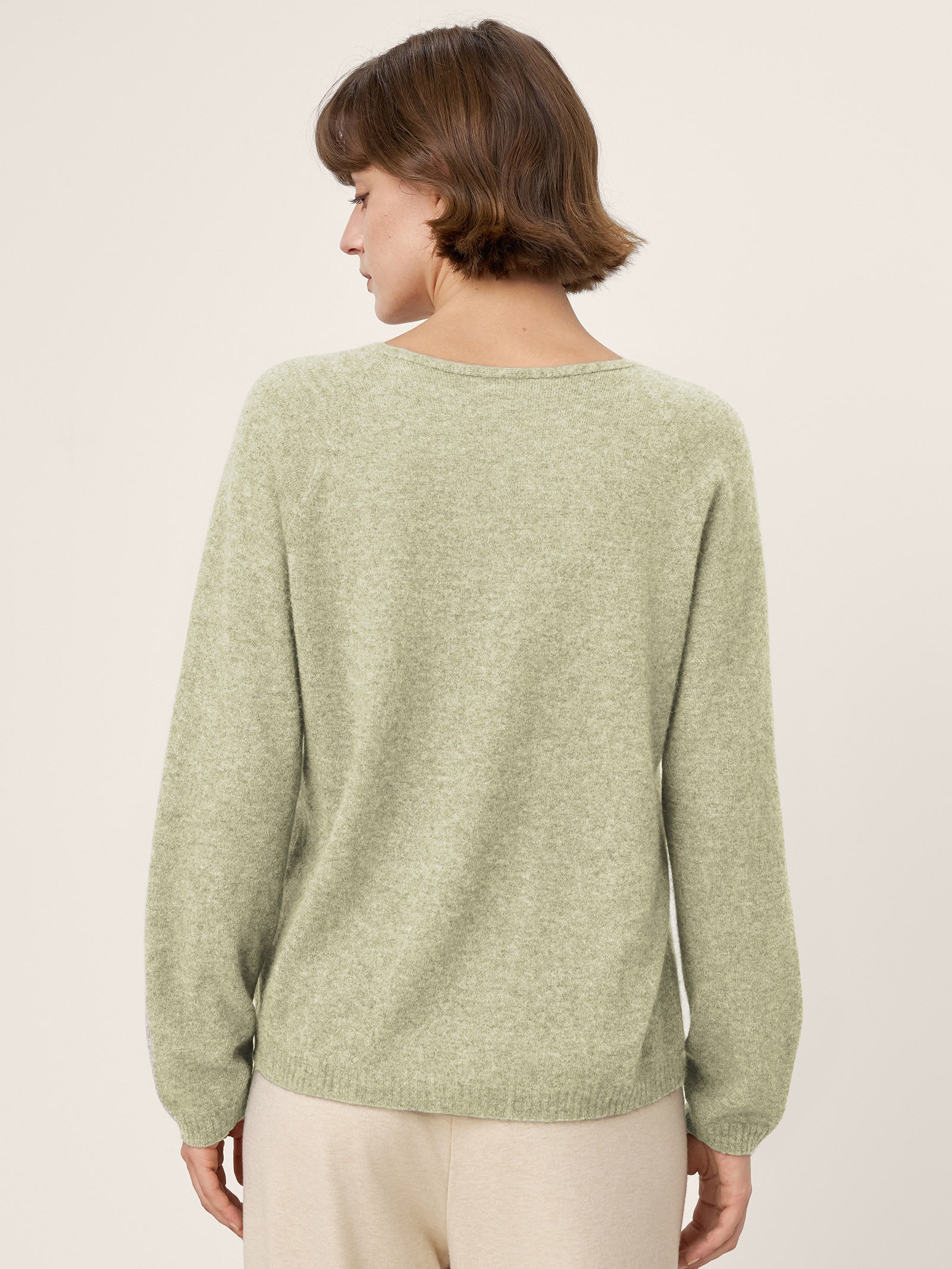 LINTICO Mongolian Cashmere & Mulberry Silk Seamless Ribbed Trim V-Neck Sweater TESSA — detail shot 10