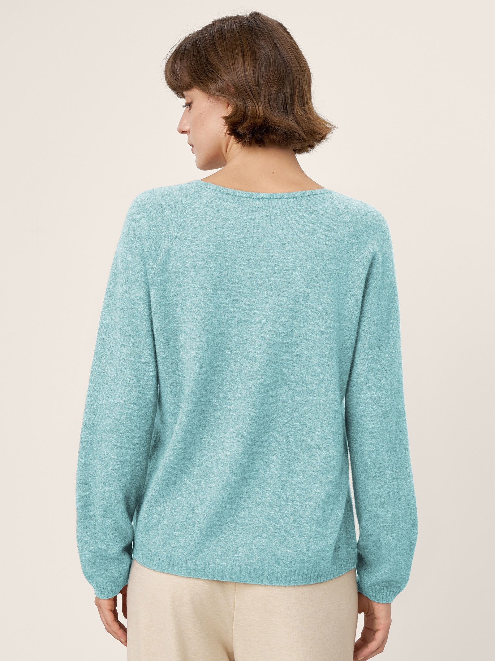 LINTICO Mongolian Cashmere & Mulberry Silk Seamless Ribbed Trim V-Neck Sweater TESSA — back view