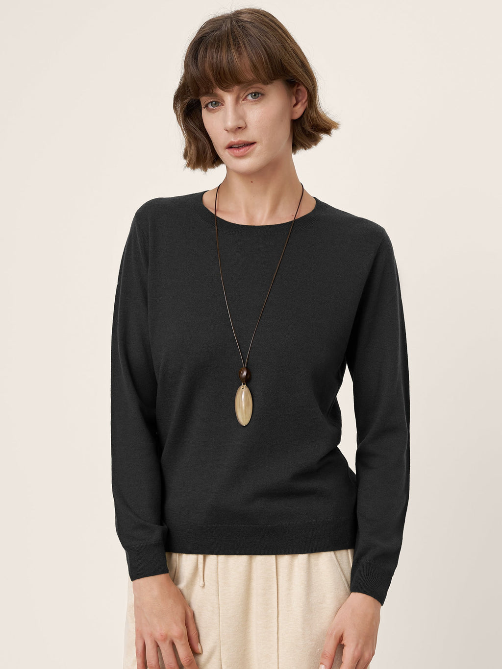 LINTICO 100% Extra-Fine Merino Wool Essential Crew Neck Knit Sweater BRIDGET — feature highlight
