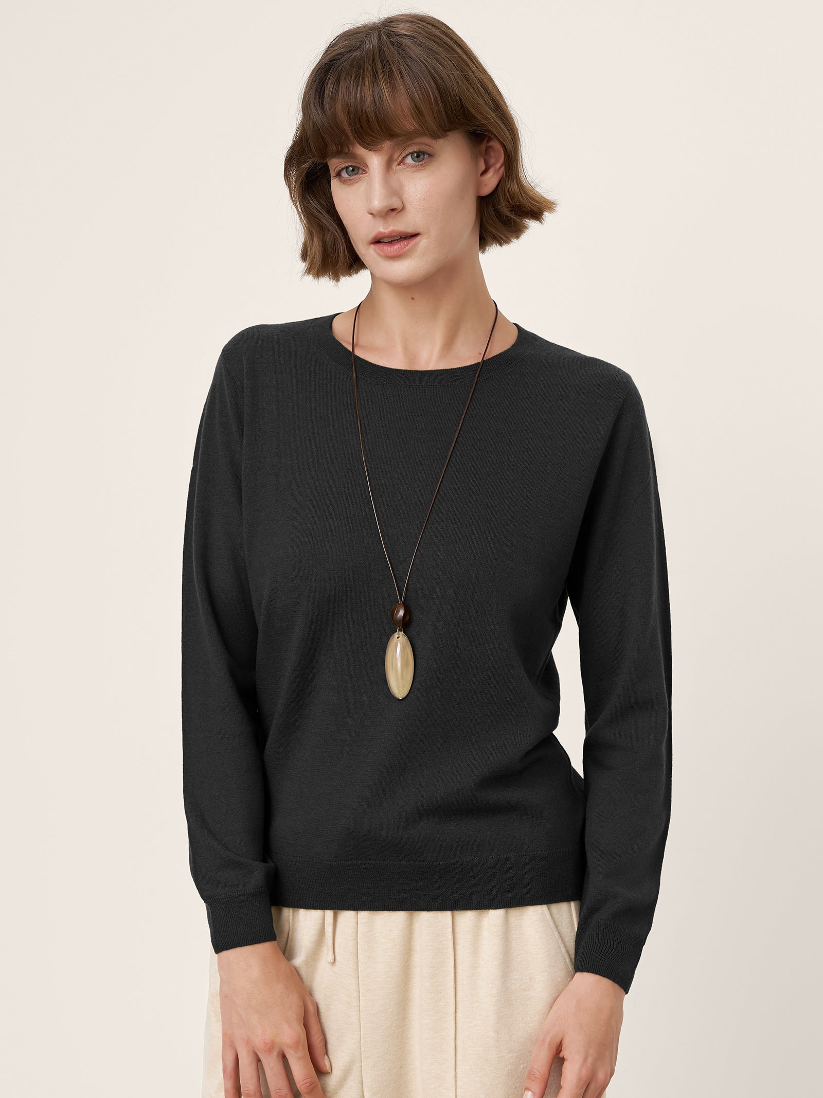 LINTICO 100% Extra-Fine Merino Wool Essential Crew Neck Knit Sweater BRIDGET — feature highlight