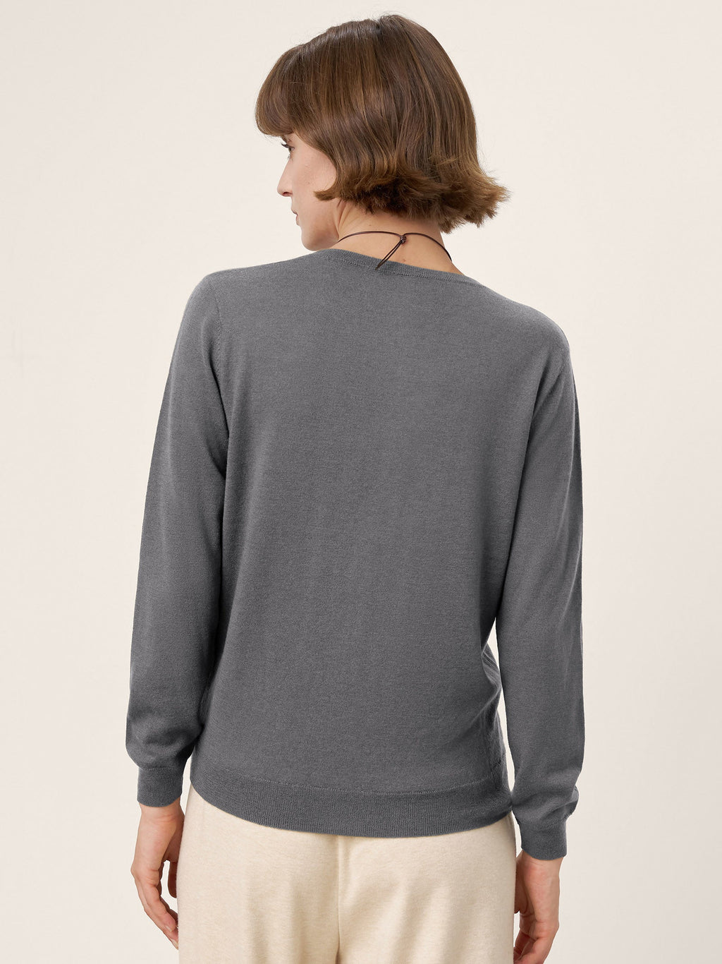 LINTICO 100% Extra-Fine Merino Wool Essential Crew Neck Knit Sweater BRIDGET — feature highlight