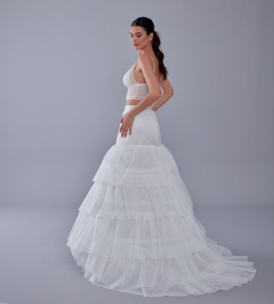 A line petticoat with train, Tiered Tulle Underskirt for Bridal Dress, Chapel Train Slip, White Crinoline 4 Hoop – Bridal Por