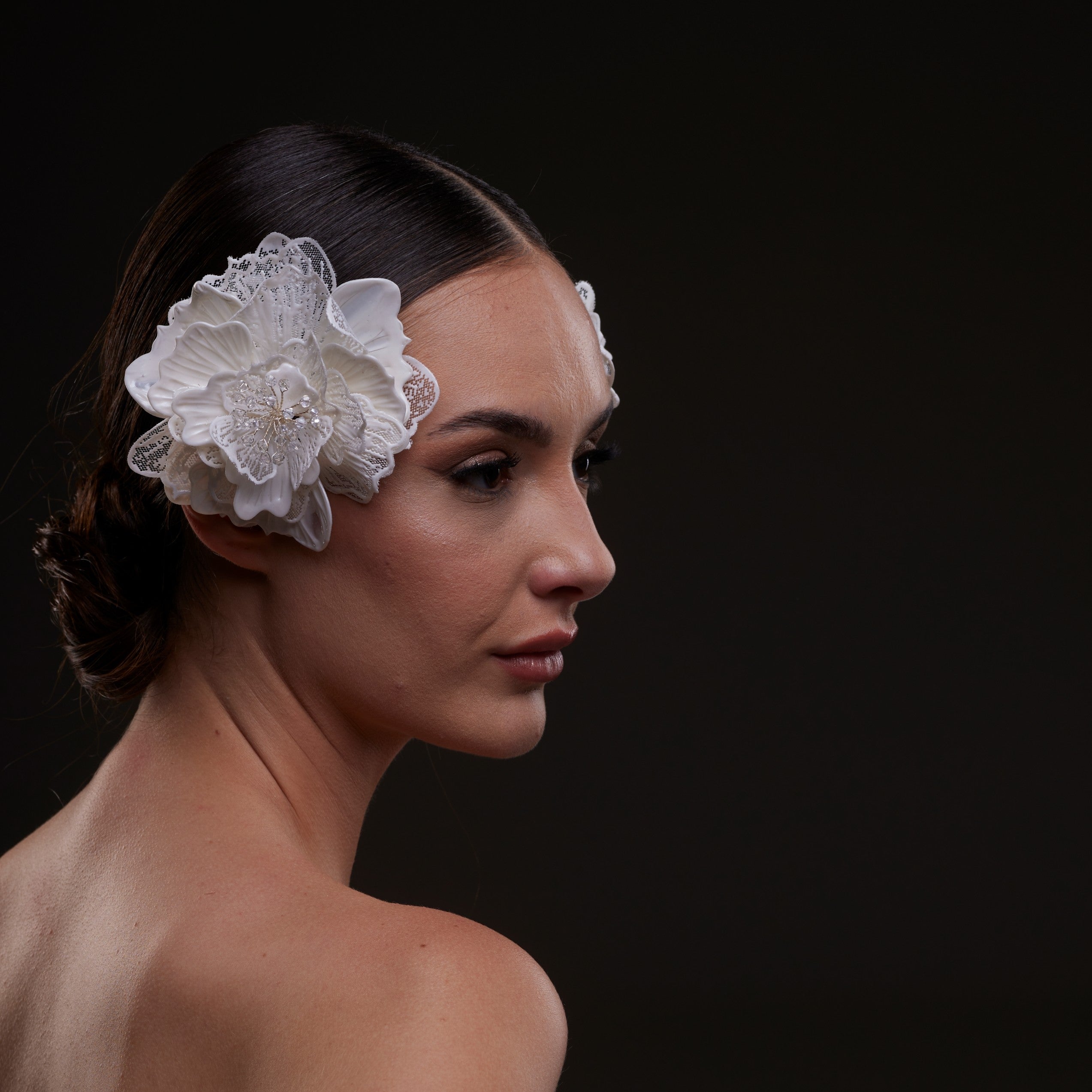Elegant White Flower Bridal Hair Comb – Bridal Port, view 2