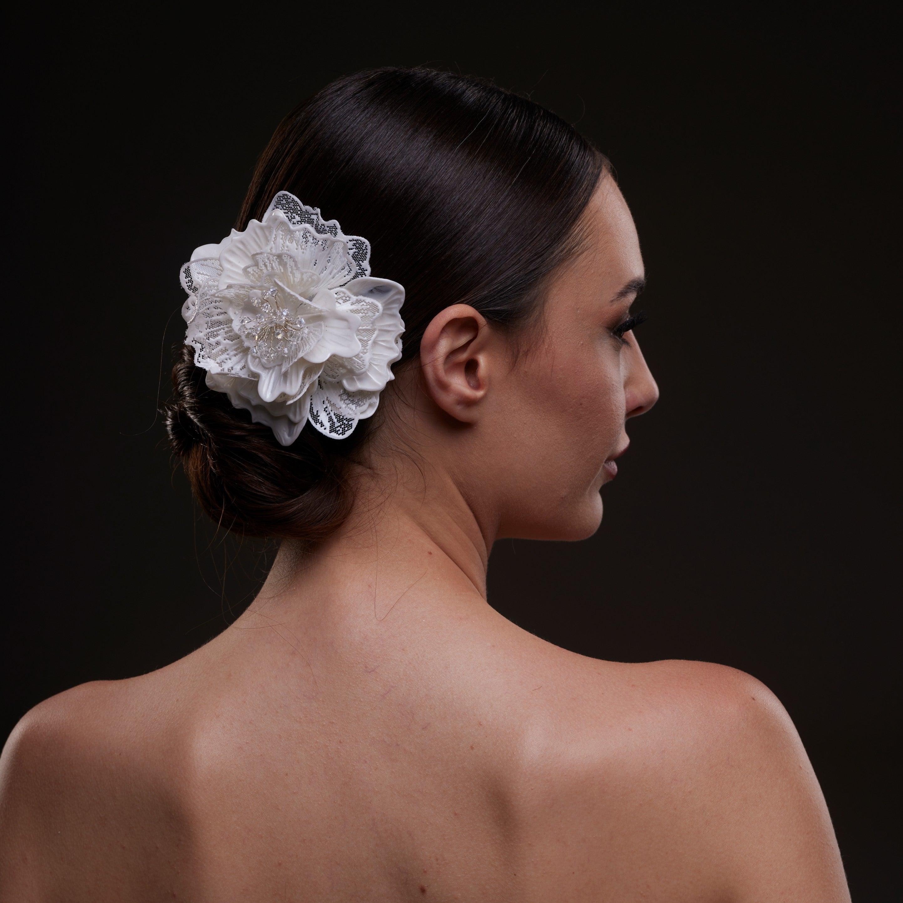 Elegant White Flower Bridal Hair Comb – Bridal Port, view 3