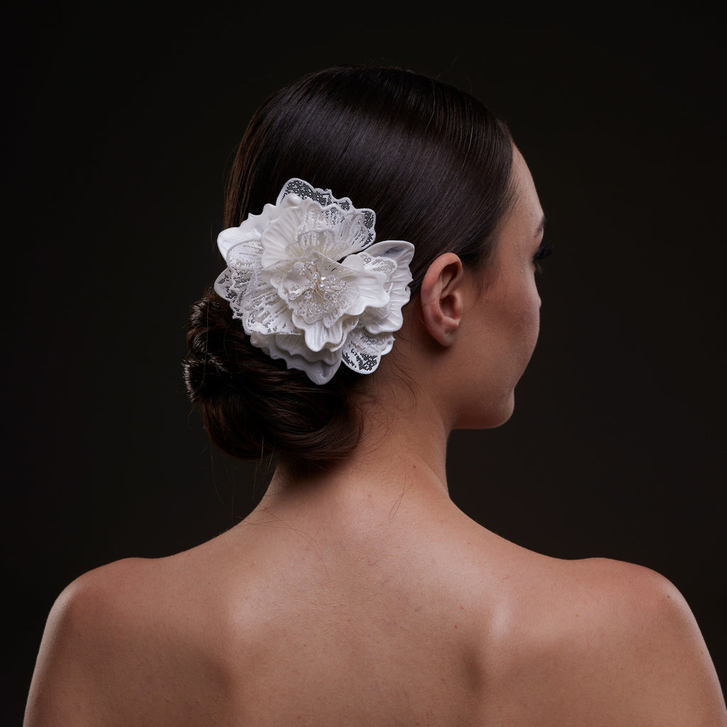 Elegant White Flower Bridal Hair Comb – Bridal Port, view 4