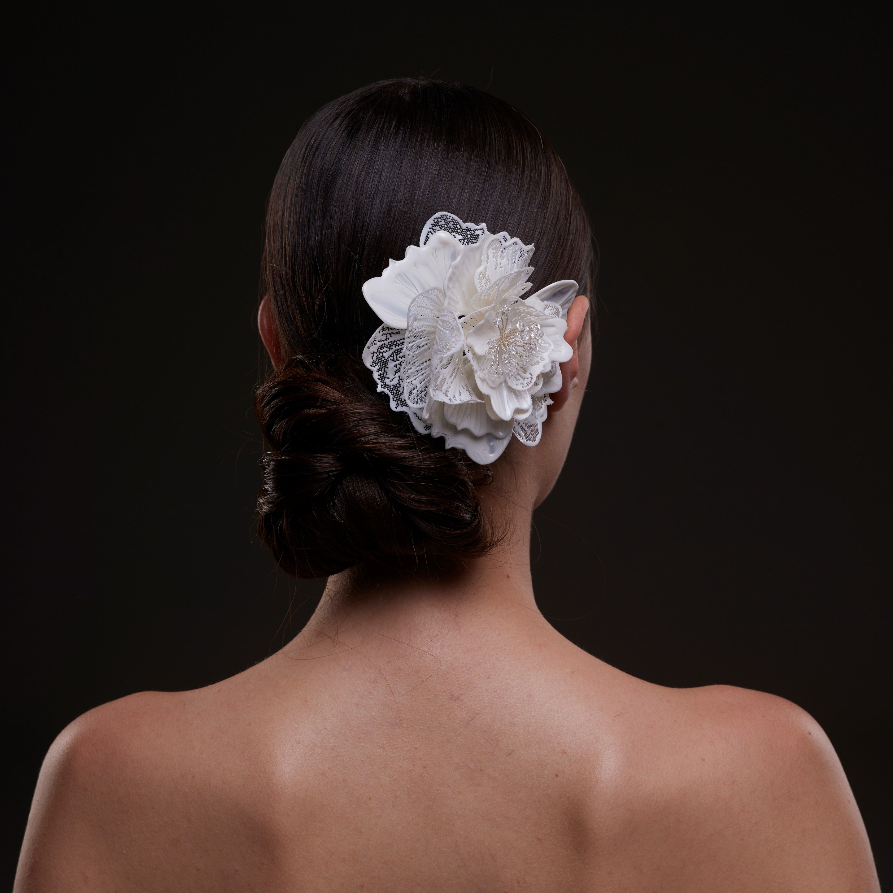 Elegant White Flower Bridal Hair Comb – Bridal Port, view 5