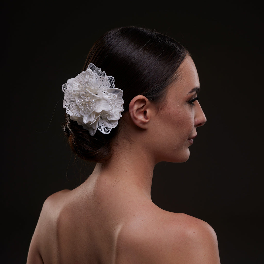 Elegant White Flower Bridal Hair Comb – Bridal Port, view 6