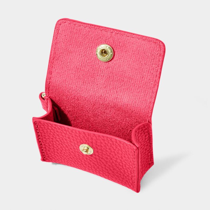 KADOU BOUTIQUE Evie Clip On AirPod Case — lifestyle context