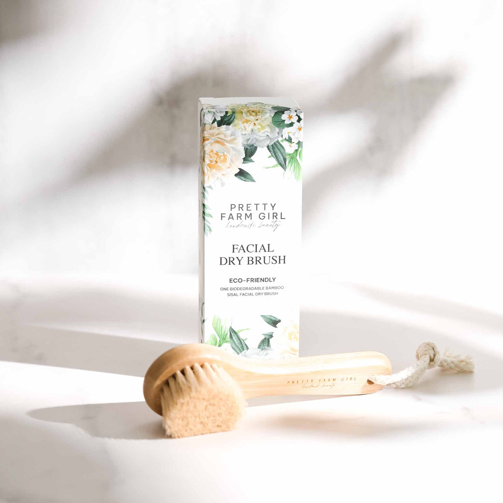 Pretty farm girl Dry Face Brush — main product shot