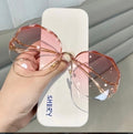 Pretty Little Patriot Pretty Little Patriot Shopaholic Sunglasses — construction detail