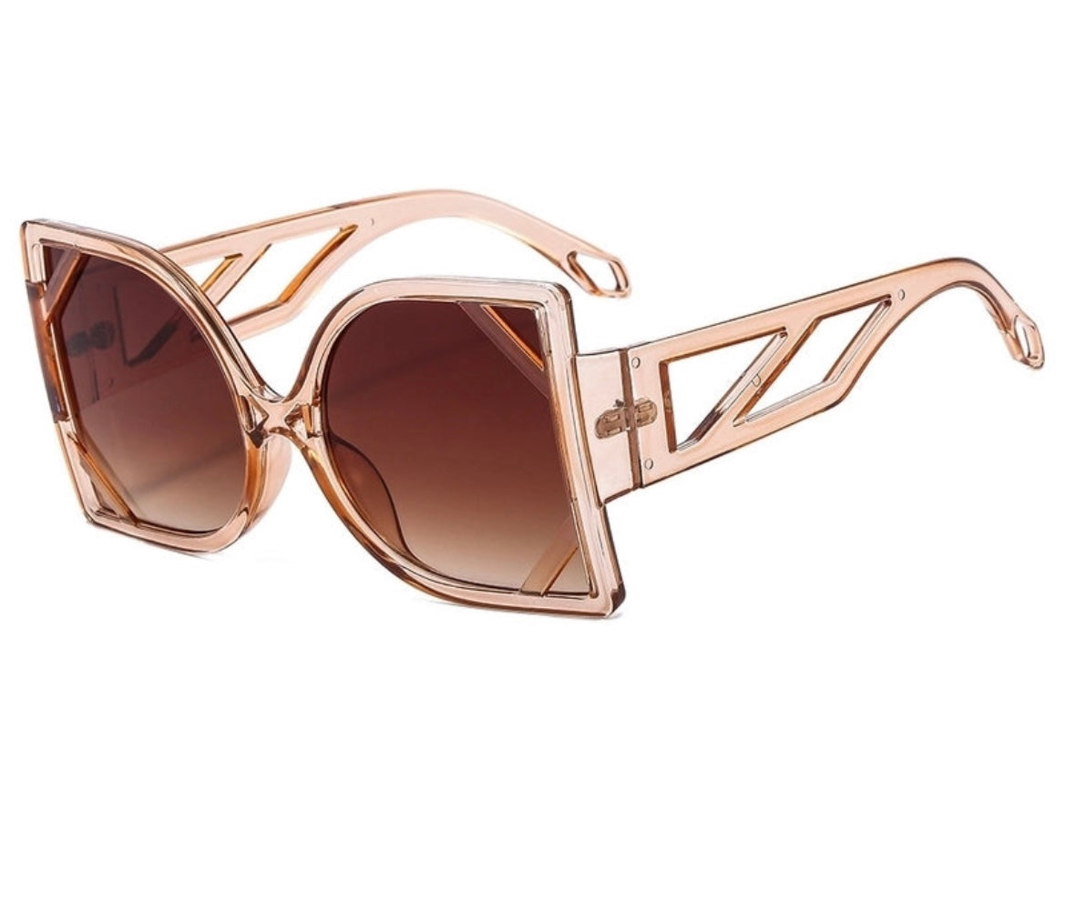 Pretty Little Patriot Pretty Little Patriot Boujee Boat sunglasses — lifestyle worn / used context