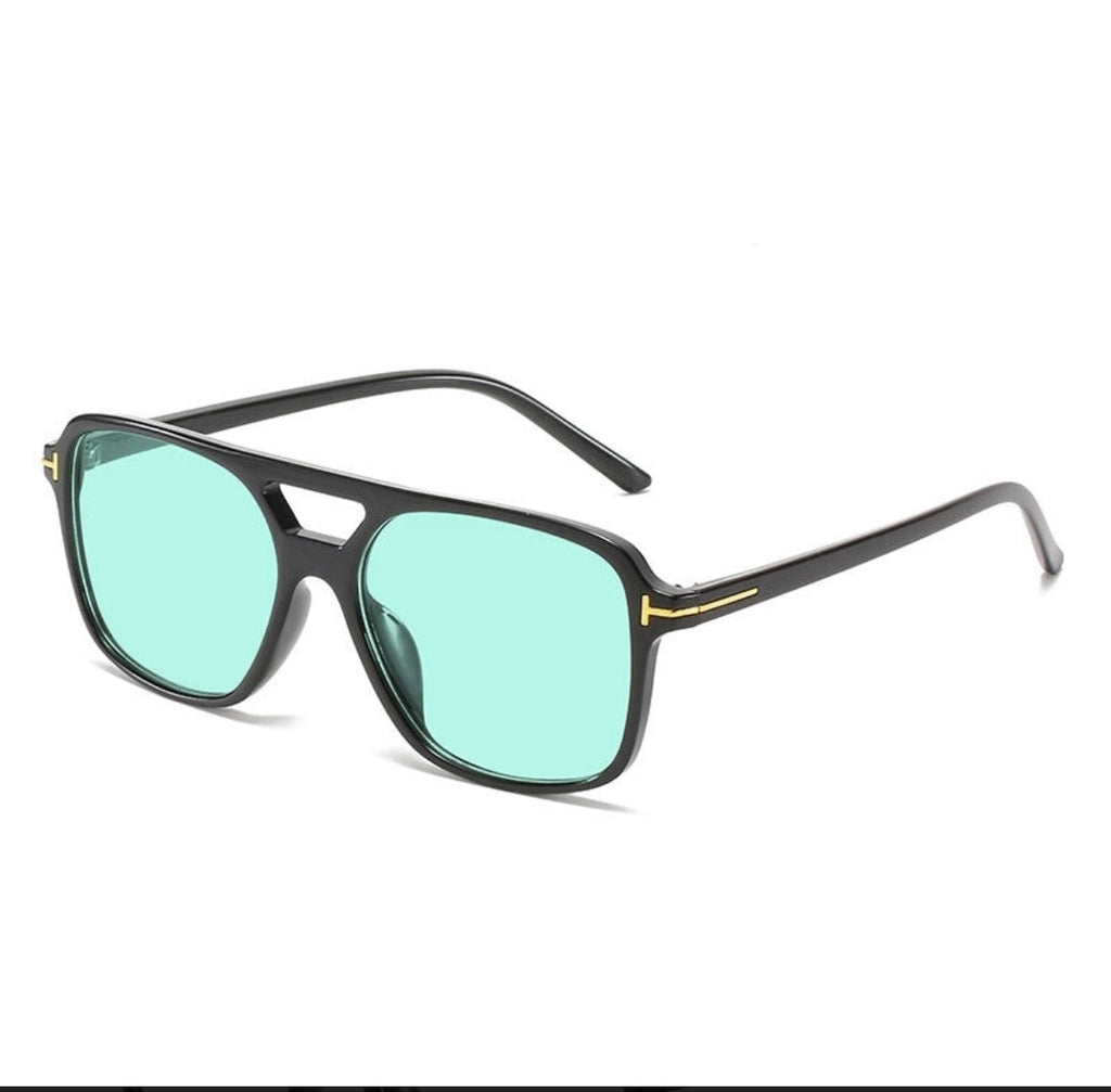 Pretty Little Patriot Pretty Little Patriot Saturday’s sunglasses — Pretty Little Patriot branding close-up