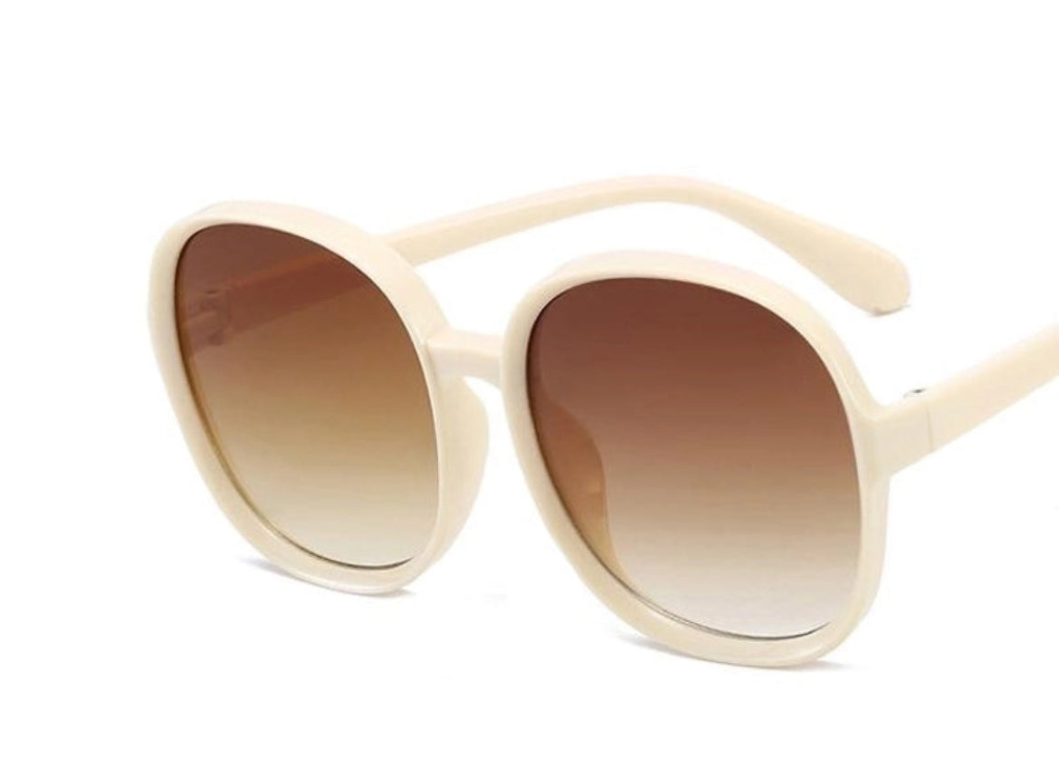 Pretty Little Patriot Pretty Little Patriot Round Large Frame Wild Sunglasses — detail shot 6