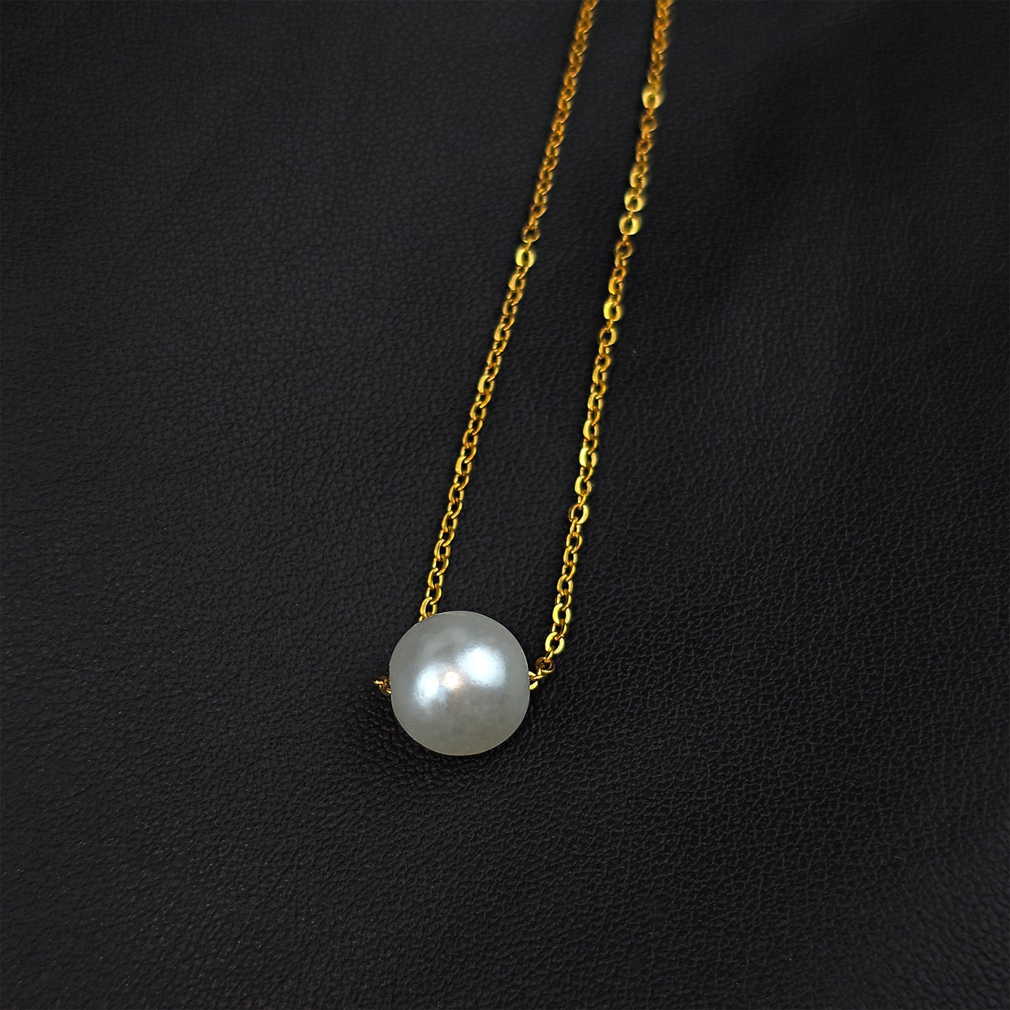 BodyCandy Stainless Steel Gold Tone PVD Chain Necklace Minimalist Pearl Pendant Necklace — detail close-up