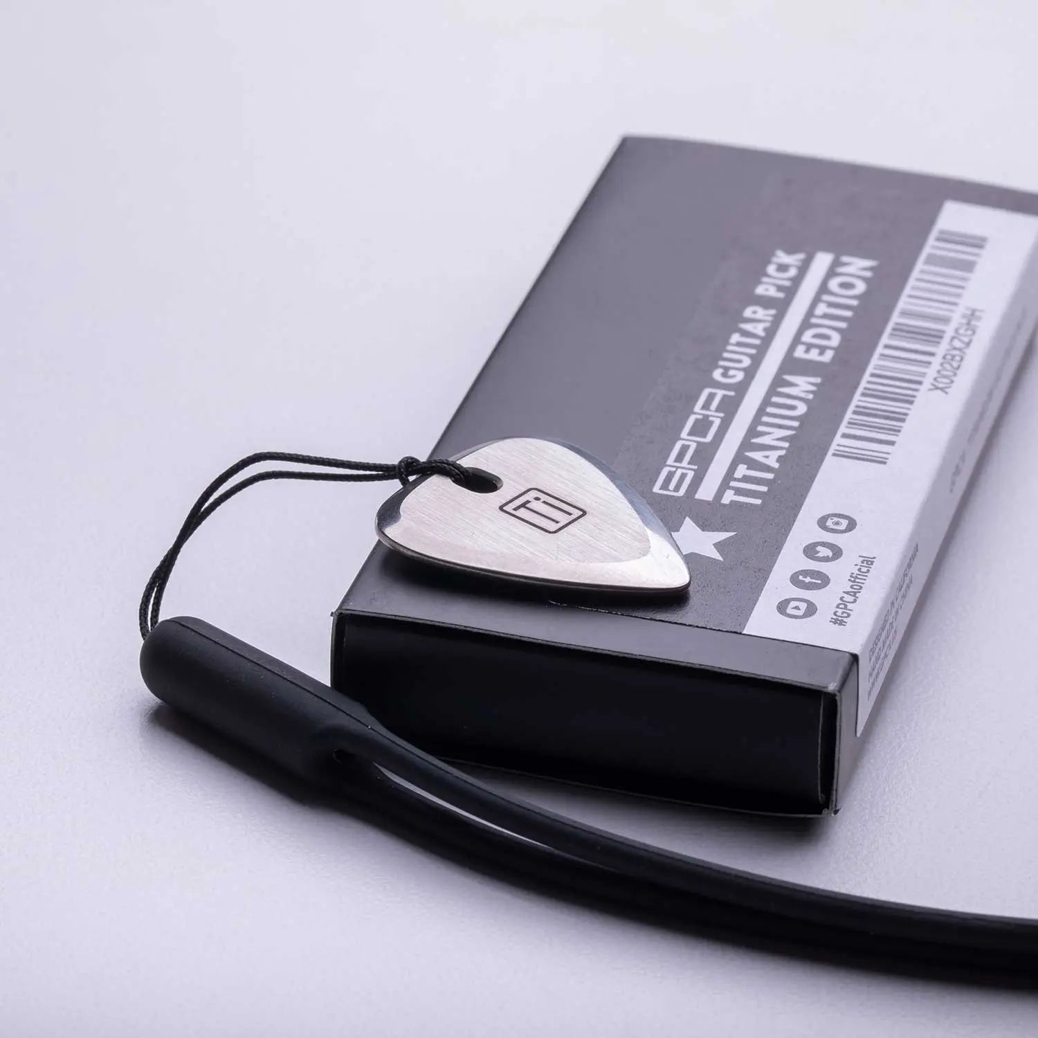 GPCA GPCA Titanium Guitar Pick Set — lifestyle context