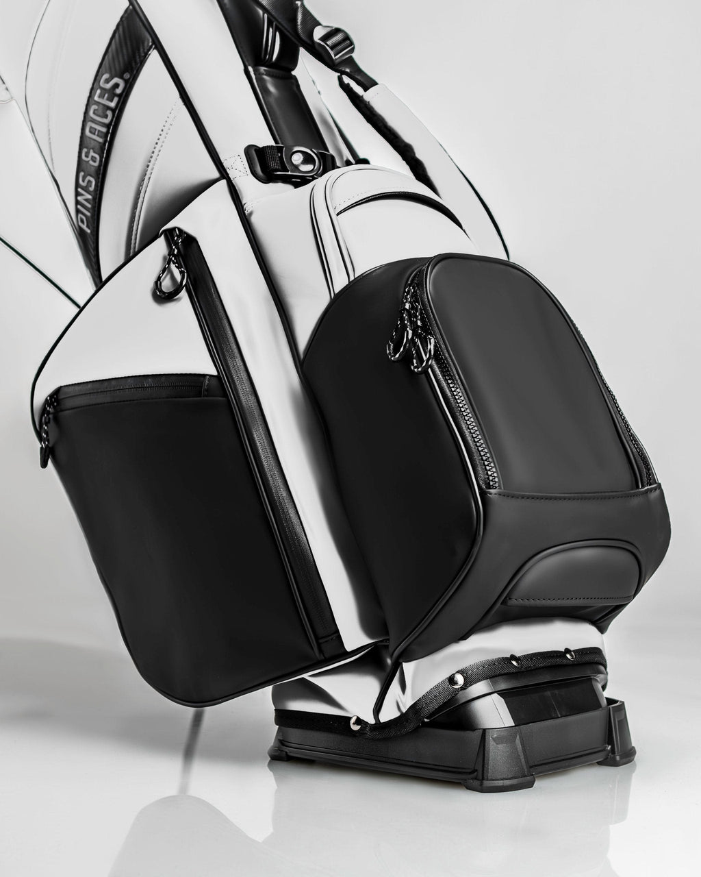 Pins and Aces Player Preferred™ Golf Bag - Domino — feature highlight