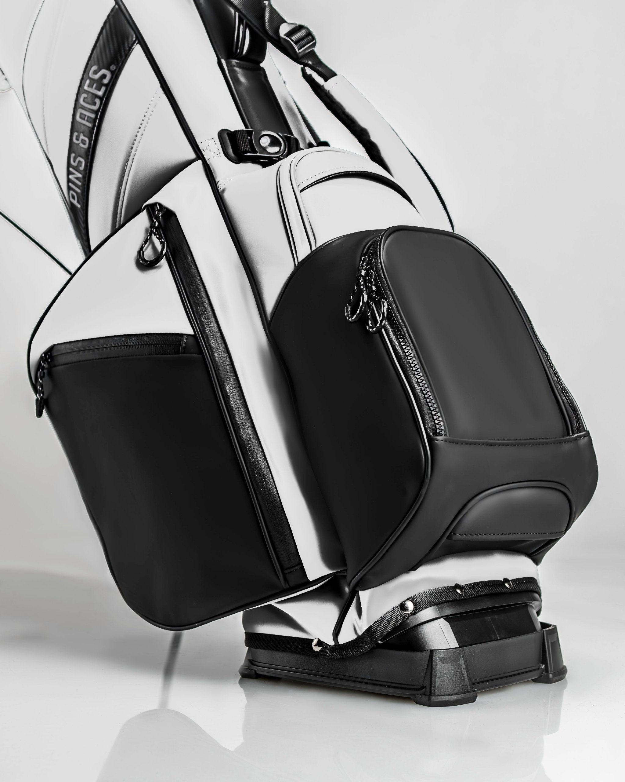 Pins and Aces Player Preferred™ Golf Bag - Domino — feature highlight