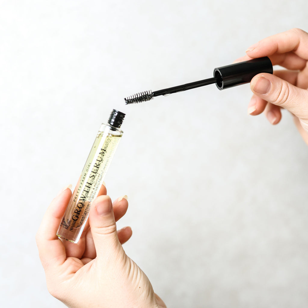 Pretty farm girl Eyelash + Eyebrow Growth Serum — detail close-up