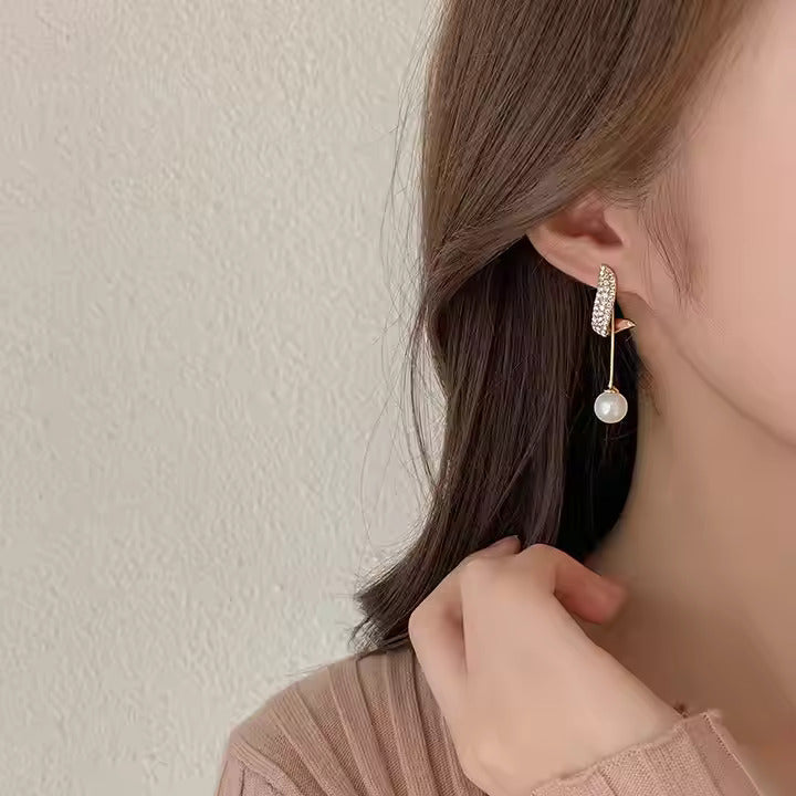 SORI STYLE Pearl Drop & Dangler Earring - Sori Style — SORI STYLE branding close-up