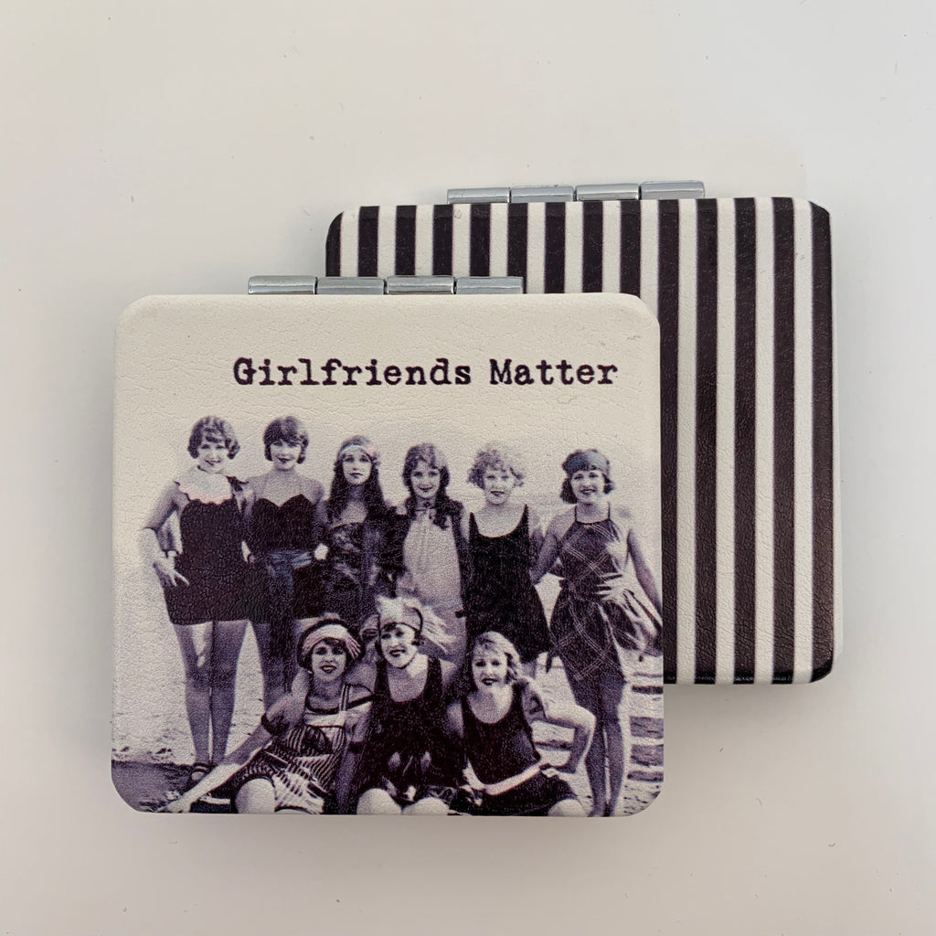 KADOU BOUTIQUE Pocket Folding Compact Mirror With Vintage Image — detail close-up