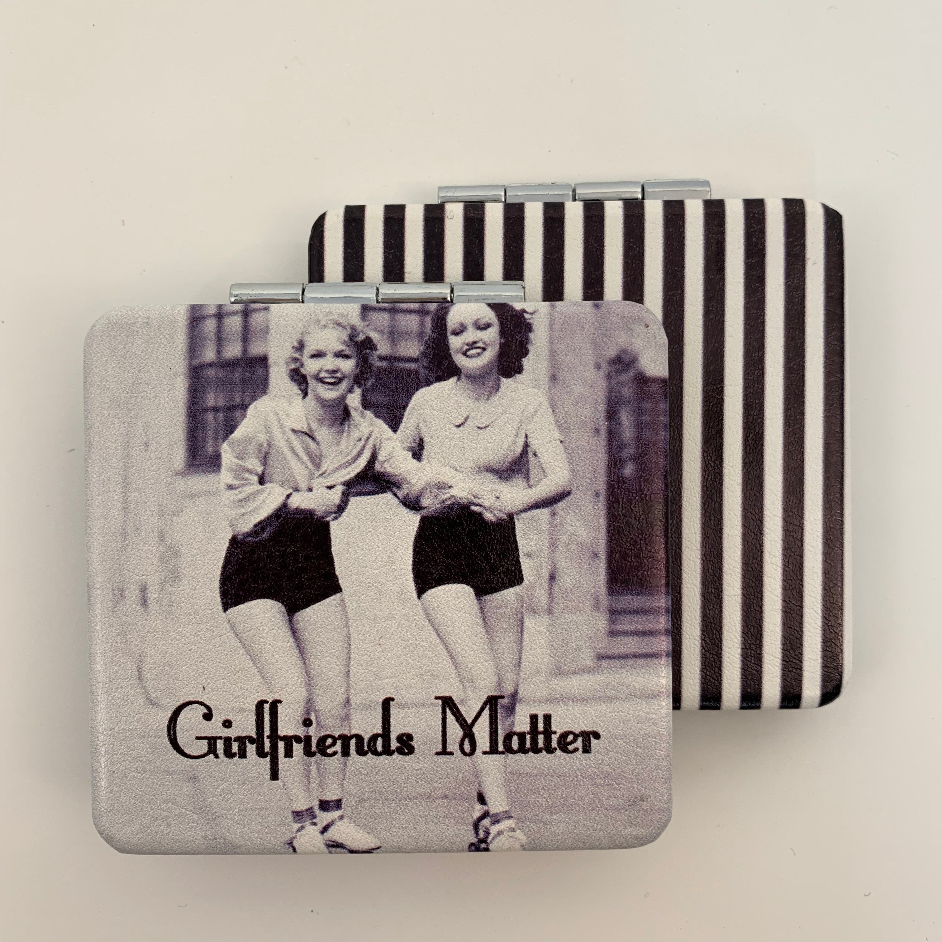 KADOU BOUTIQUE Pocket Folding Compact Mirror With Vintage Image — side view