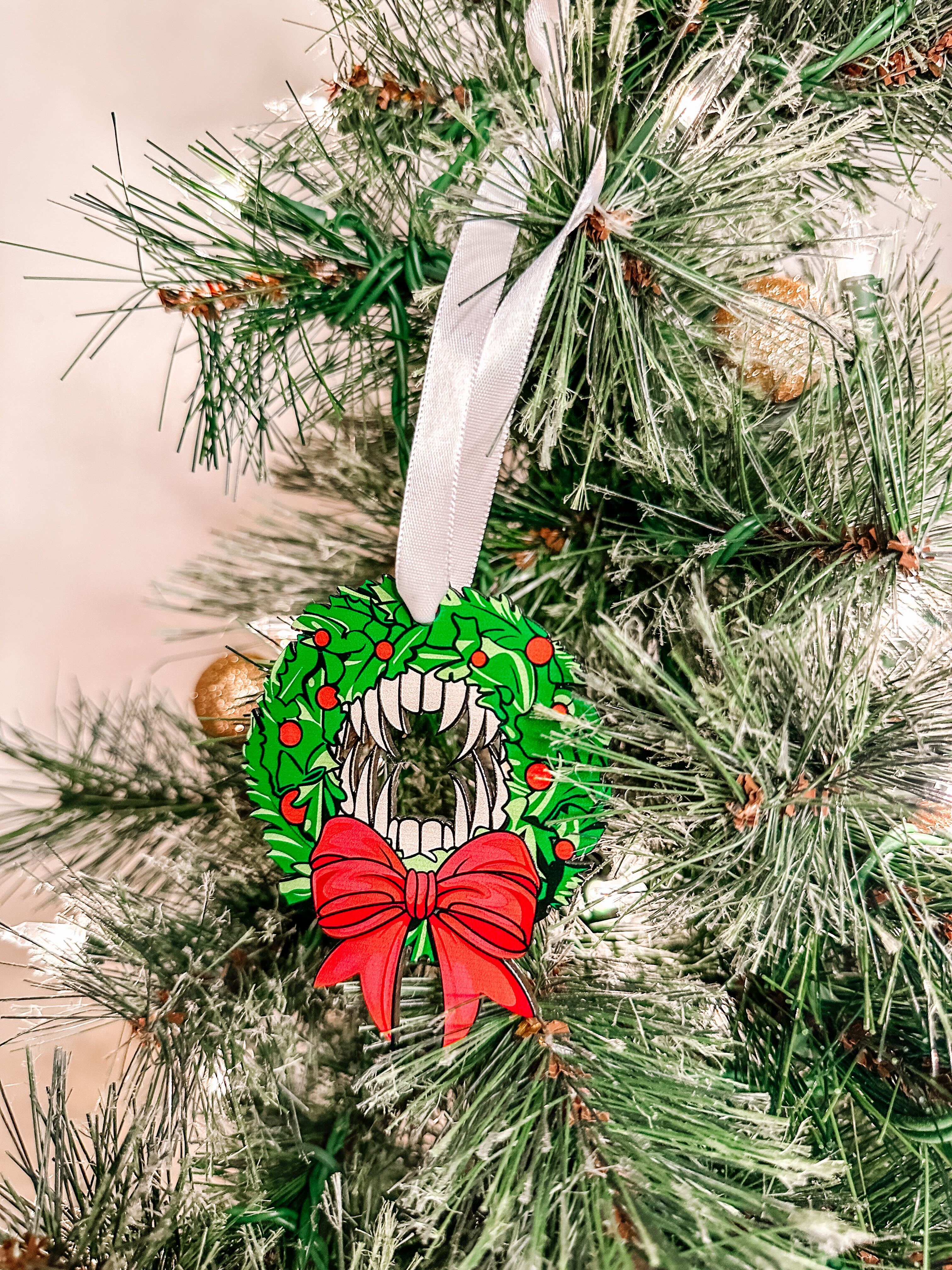BodyCandy Wood Holiday Vampire Wreath Christmas Ornament — main product shot
