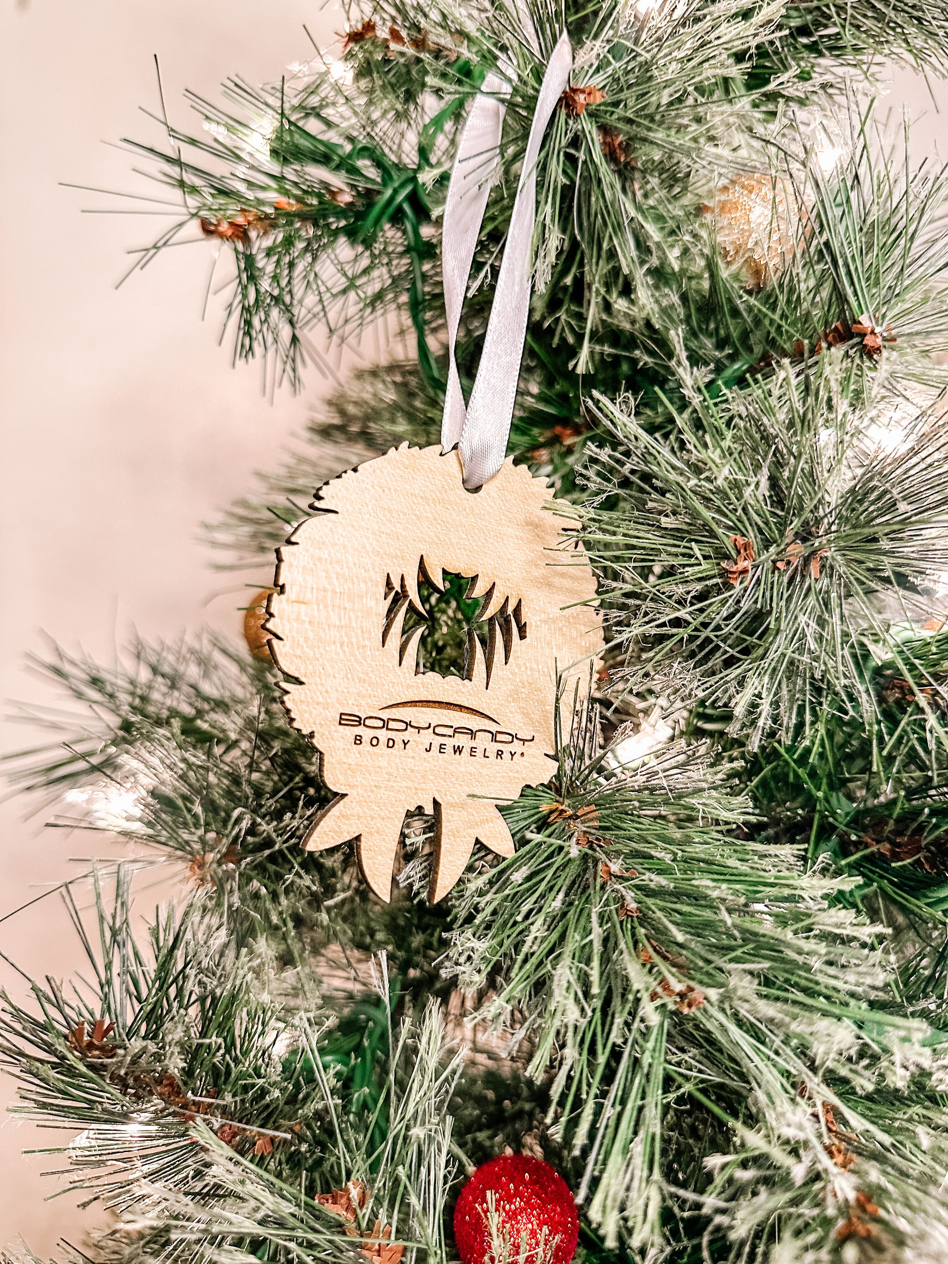 BodyCandy Wood Holiday Vampire Wreath Christmas Ornament — lifestyle context