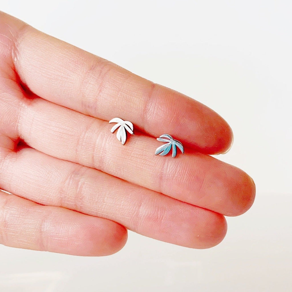 Rhaphidophora Decursiva Metal Stud Earrings – Plant Dosage LLC, view 3