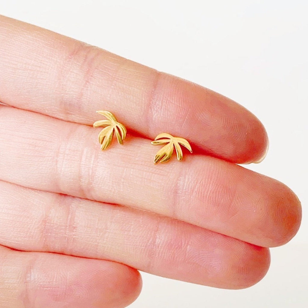 Rhaphidophora Decursiva Metal Stud Earrings – Plant Dosage LLC