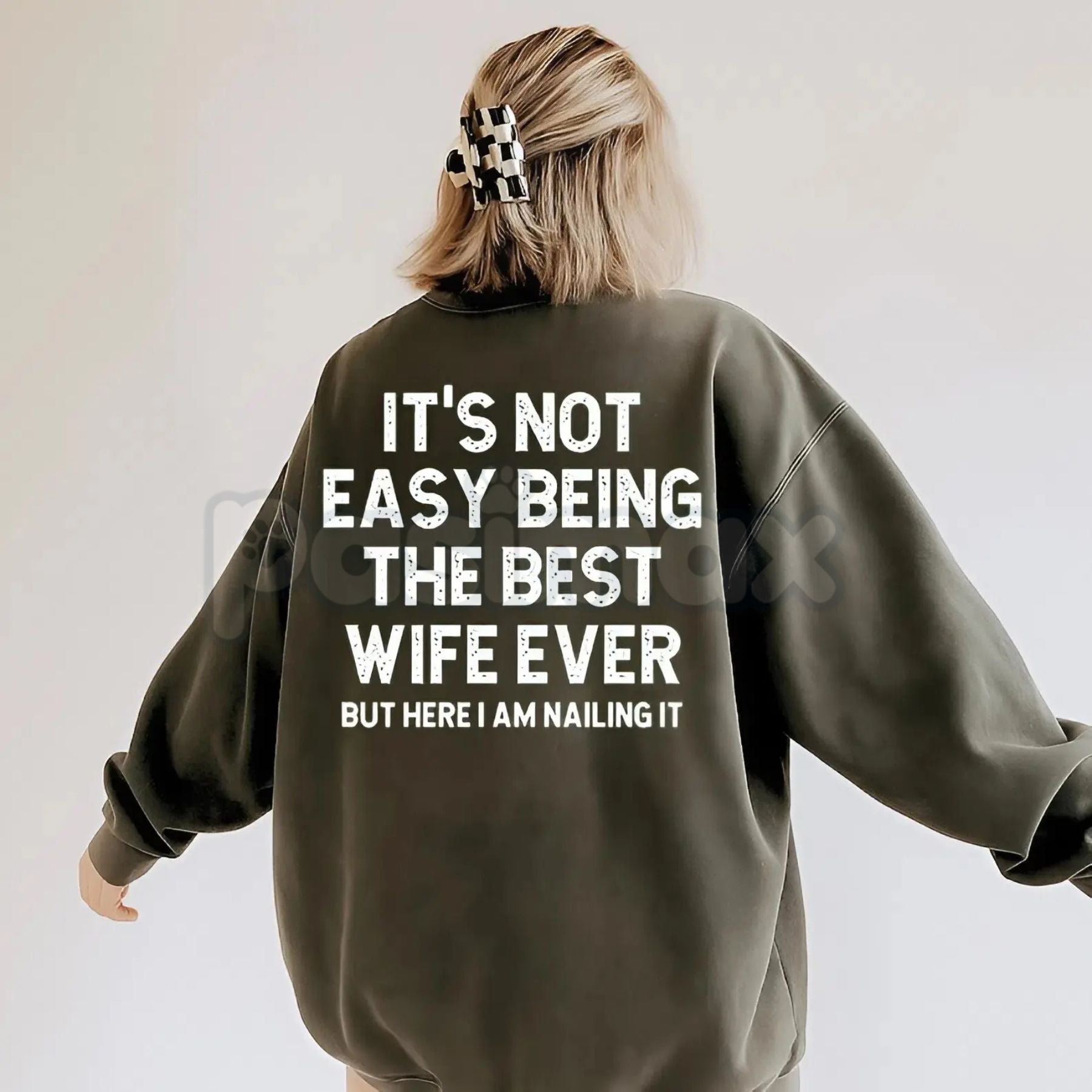 Pasimax It’s Not Easy Being The Best Wife Ever Sweatshirt | Funny Wife Crewneck | Marriage Humor Jumper | Best Wife Ever Gift