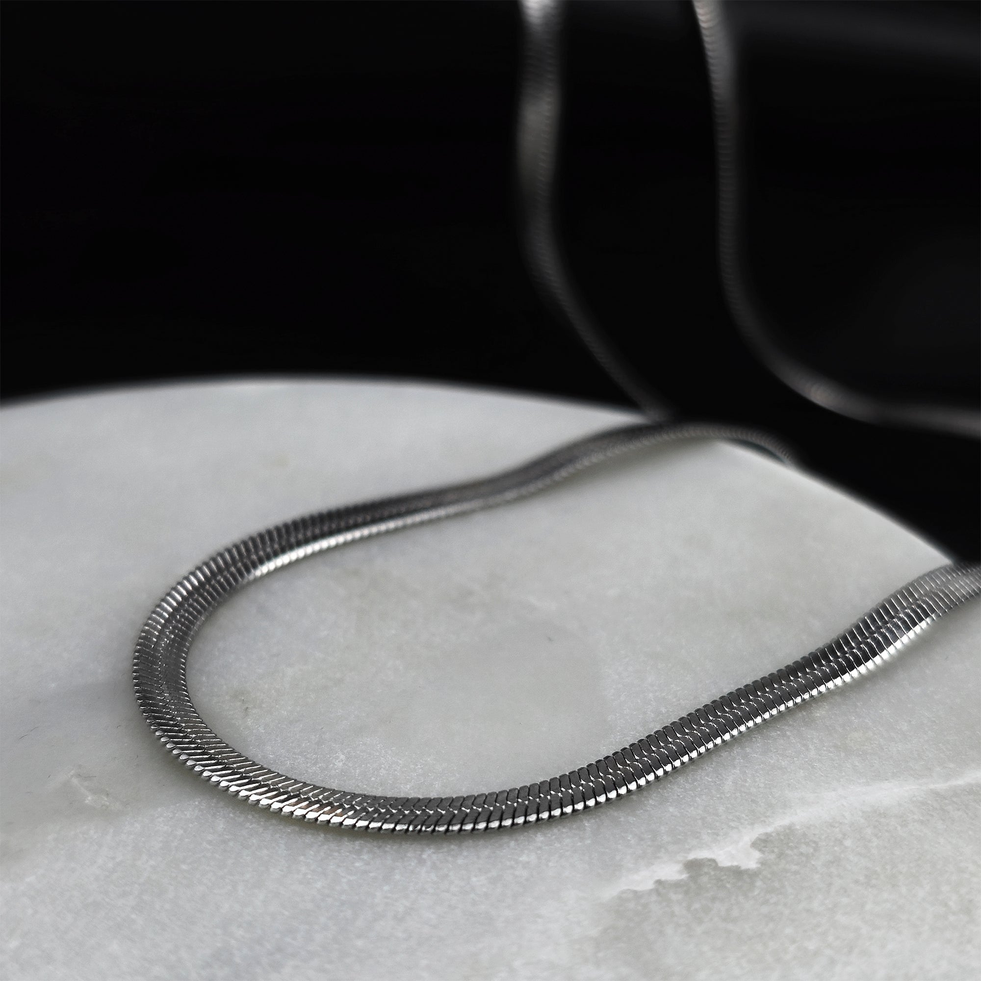 BodyCandy Stainless Steel 3mm Herringbone Link Chain Necklace — detail close-up