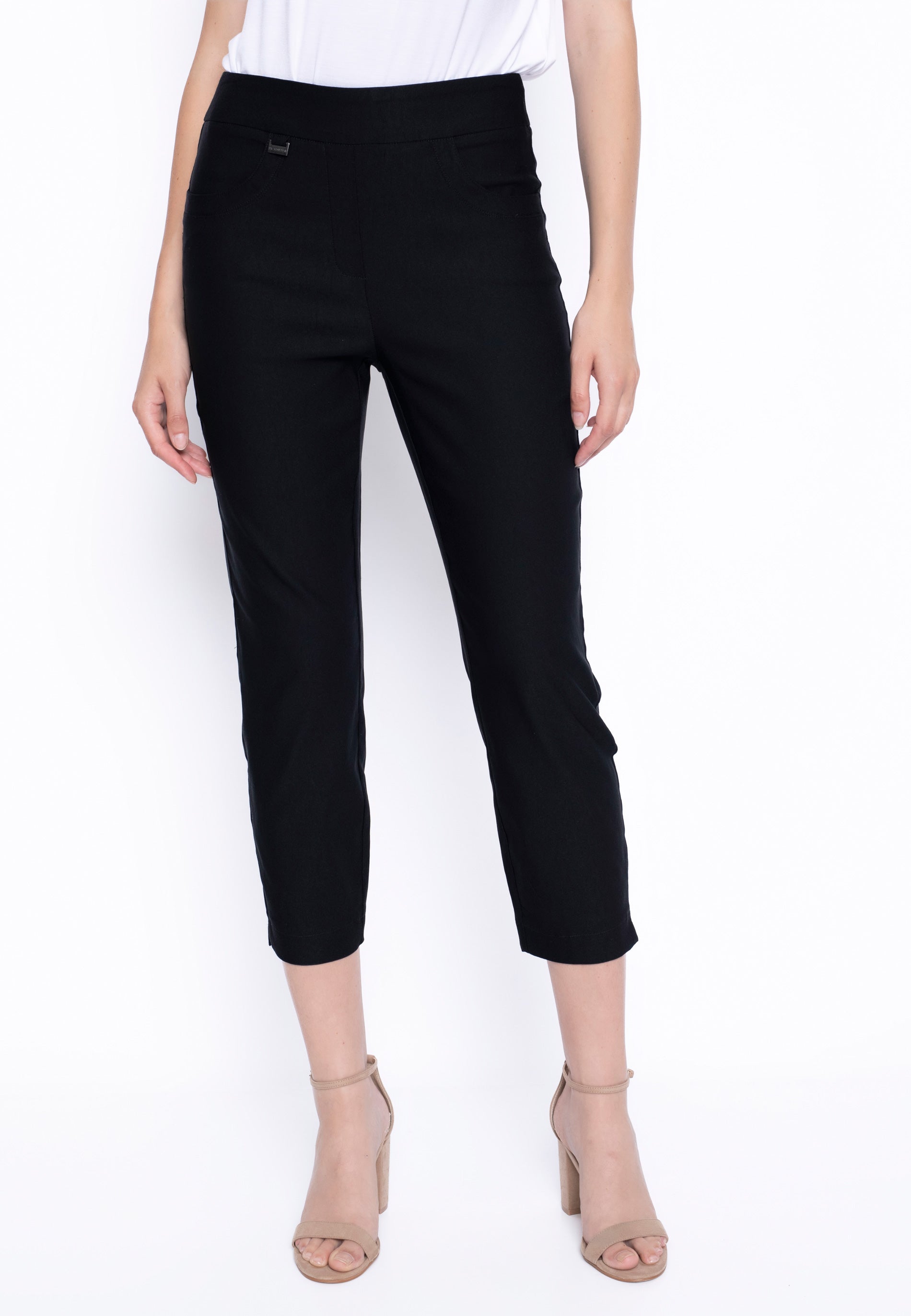 KADOU BOUTIQUE The Essential Capri Pants — detail close-up