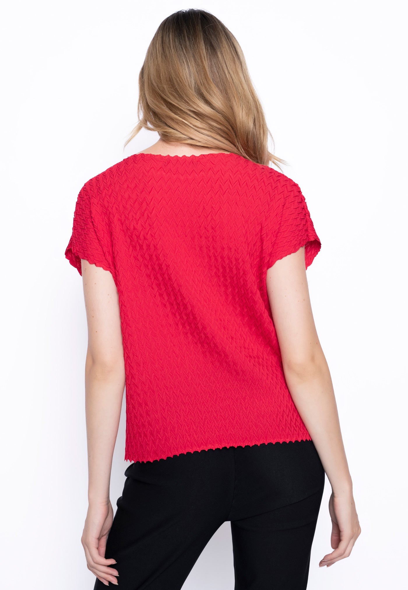 KADOU BOUTIQUE Short Sleeve Pleated Top — side view