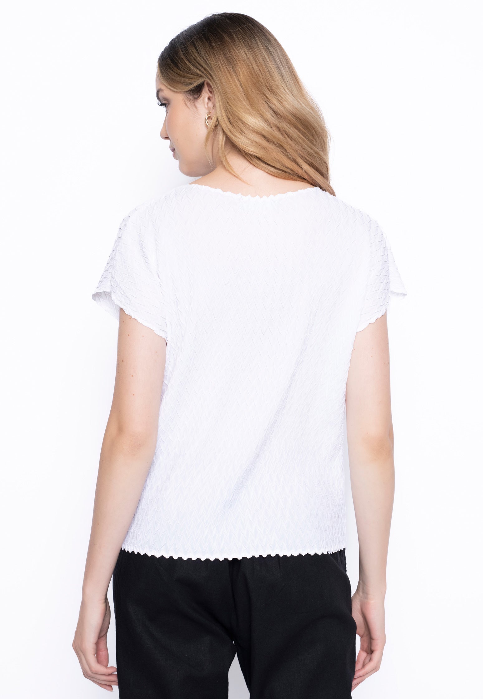 KADOU BOUTIQUE Short Sleeve Pleated Top — lifestyle context