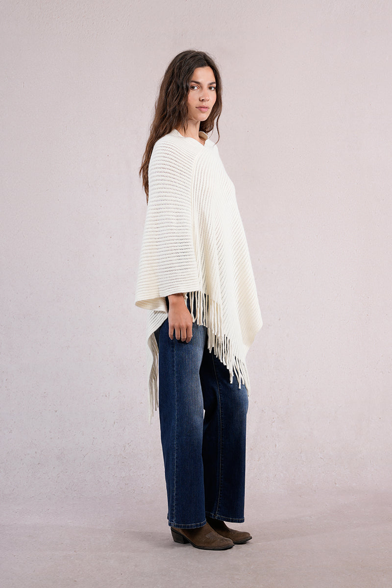 KADOU BOUTIQUE Knitted Poncho — detail close-up
