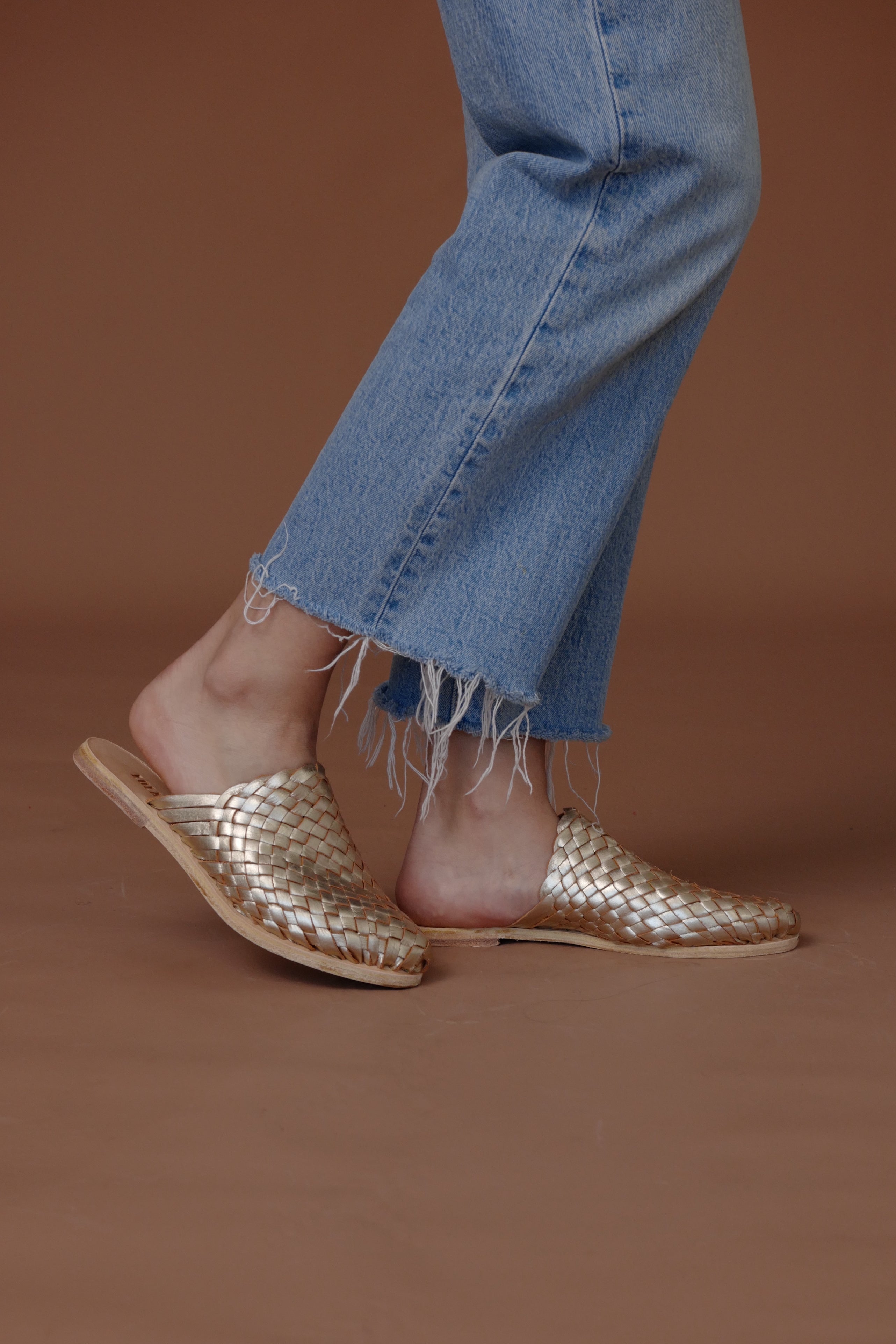 LOLA Y TULA The Luisa Leather Slides Gold — back view