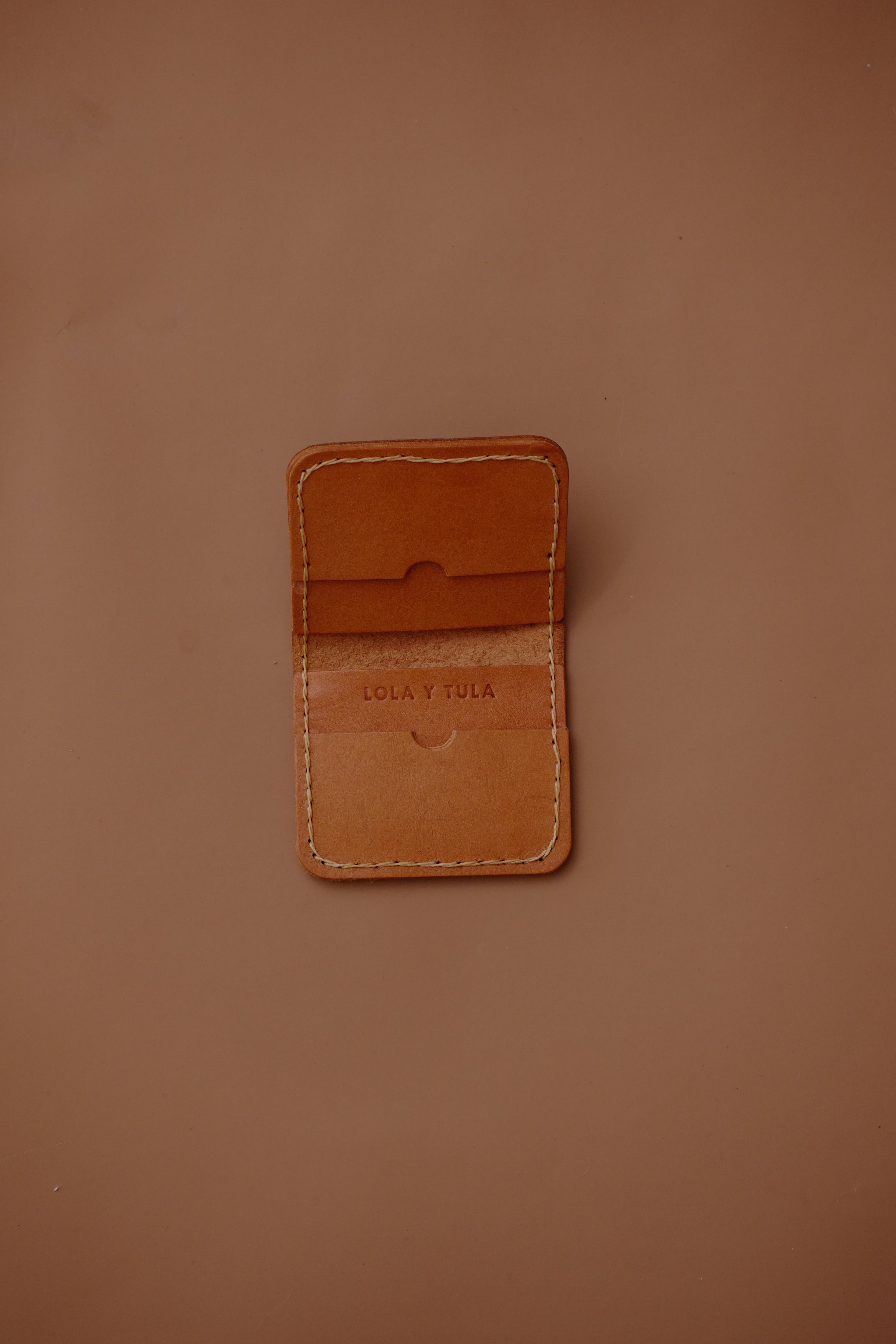 LOLA Y TULA Leather Cardholder Wallet Camel — detail close-up